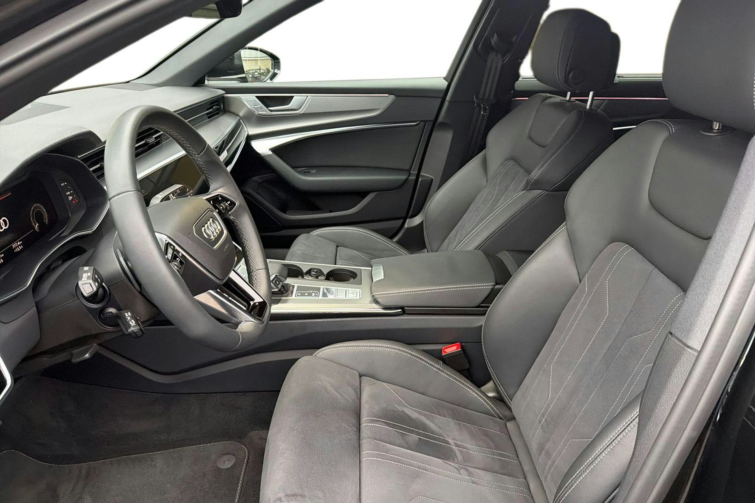 musta Audi A6 2025 kuva 6.