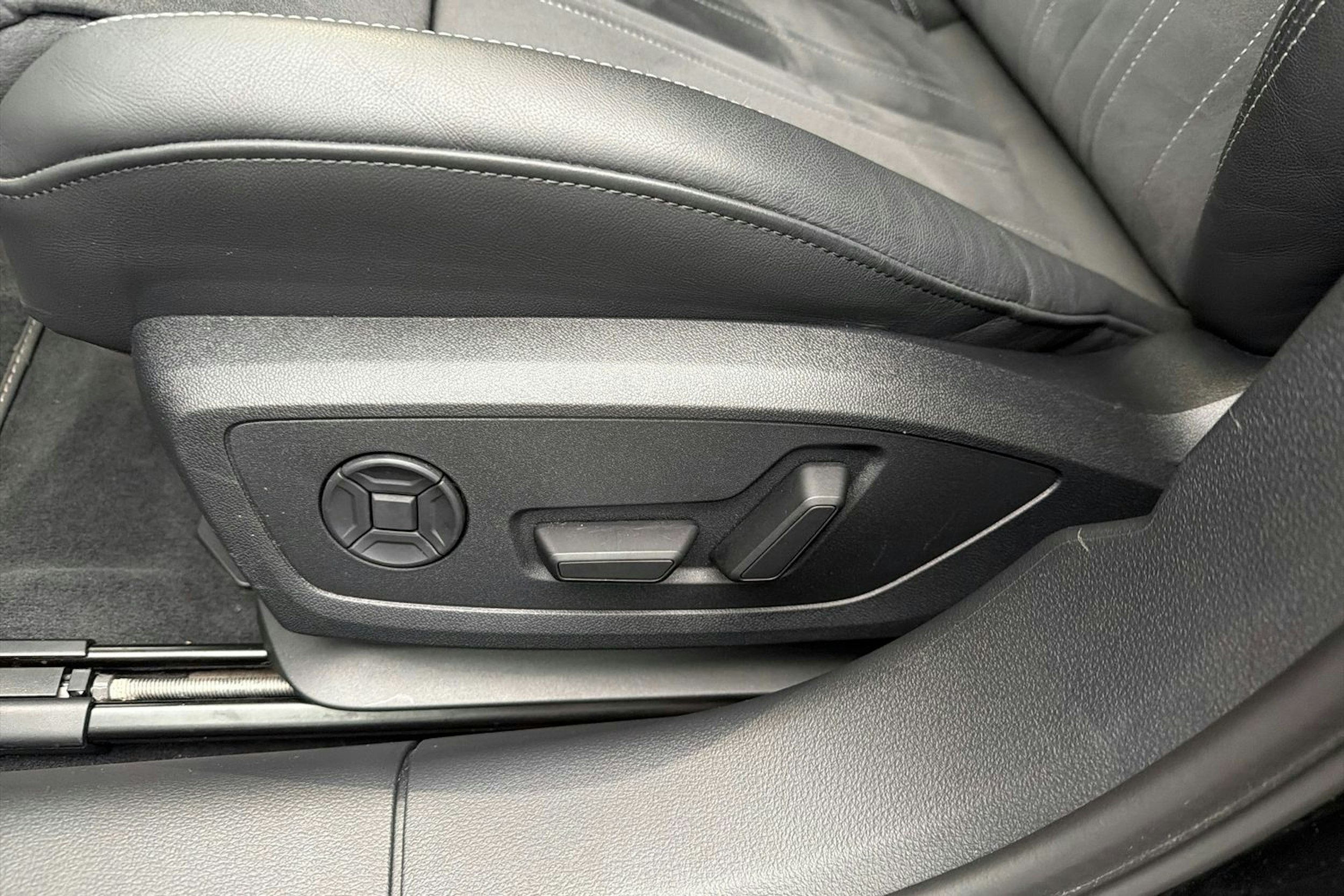 musta Audi A6 2025 kuva 12.