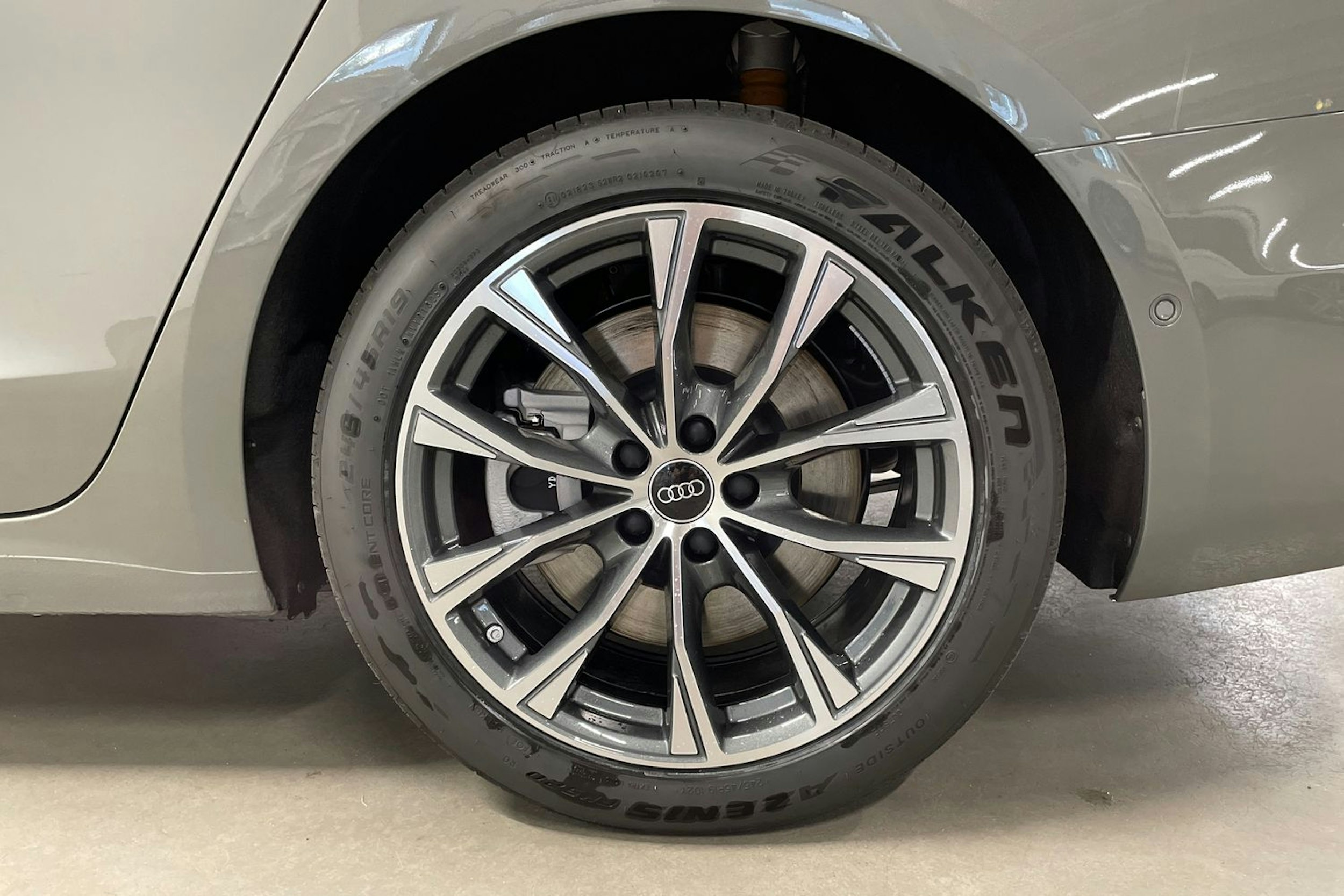 harmaa Audi A6 2025 kuva 10.