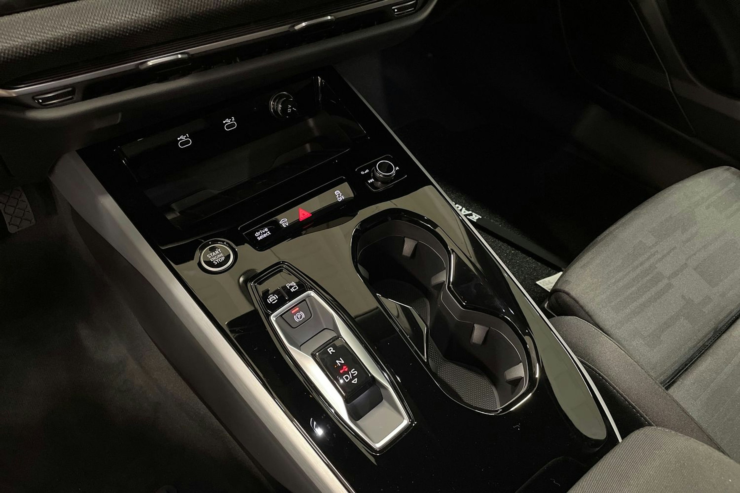 harmaa Audi A6 2025 kuva 13.