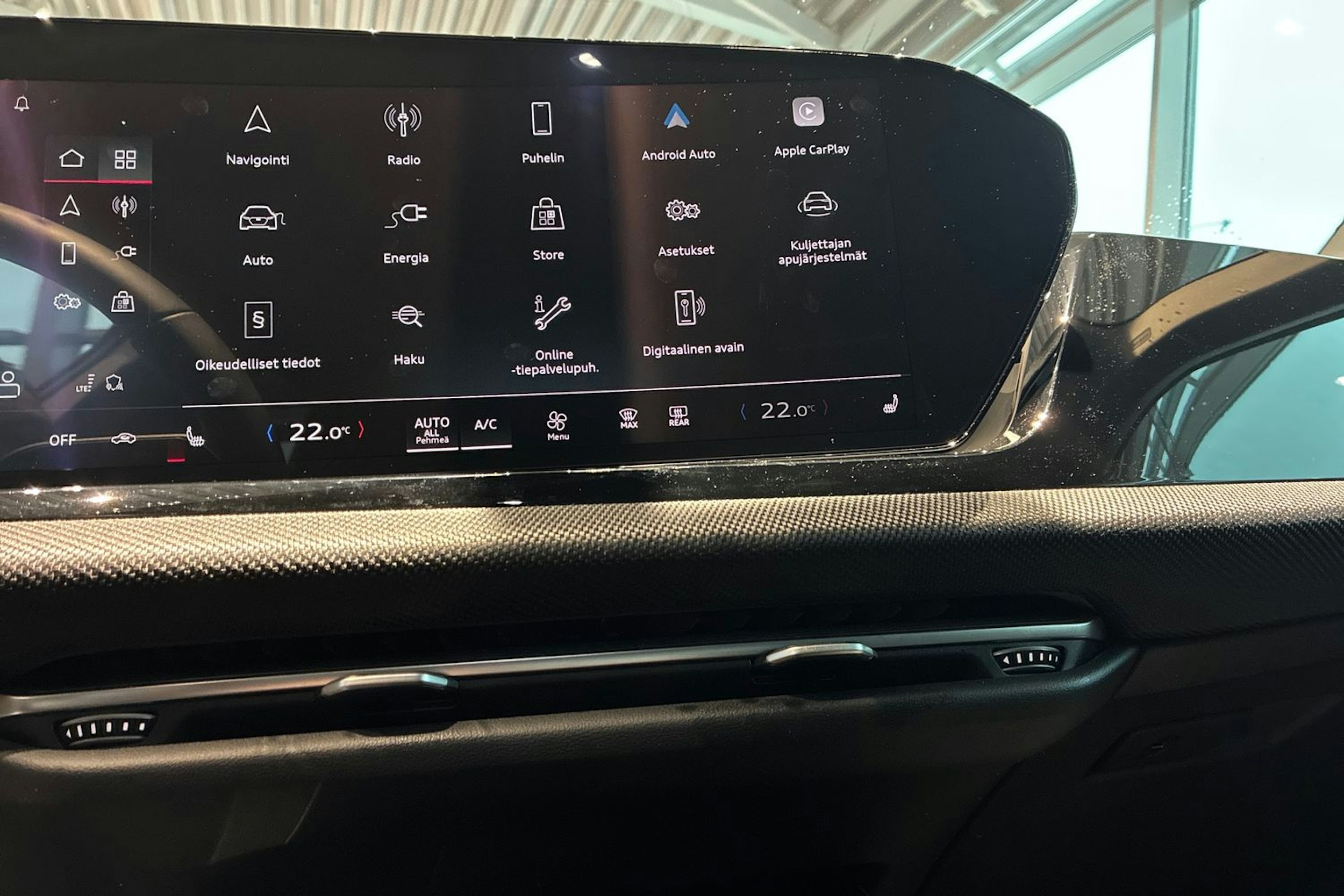 valkoinen Audi A6 2025 kuva 14.