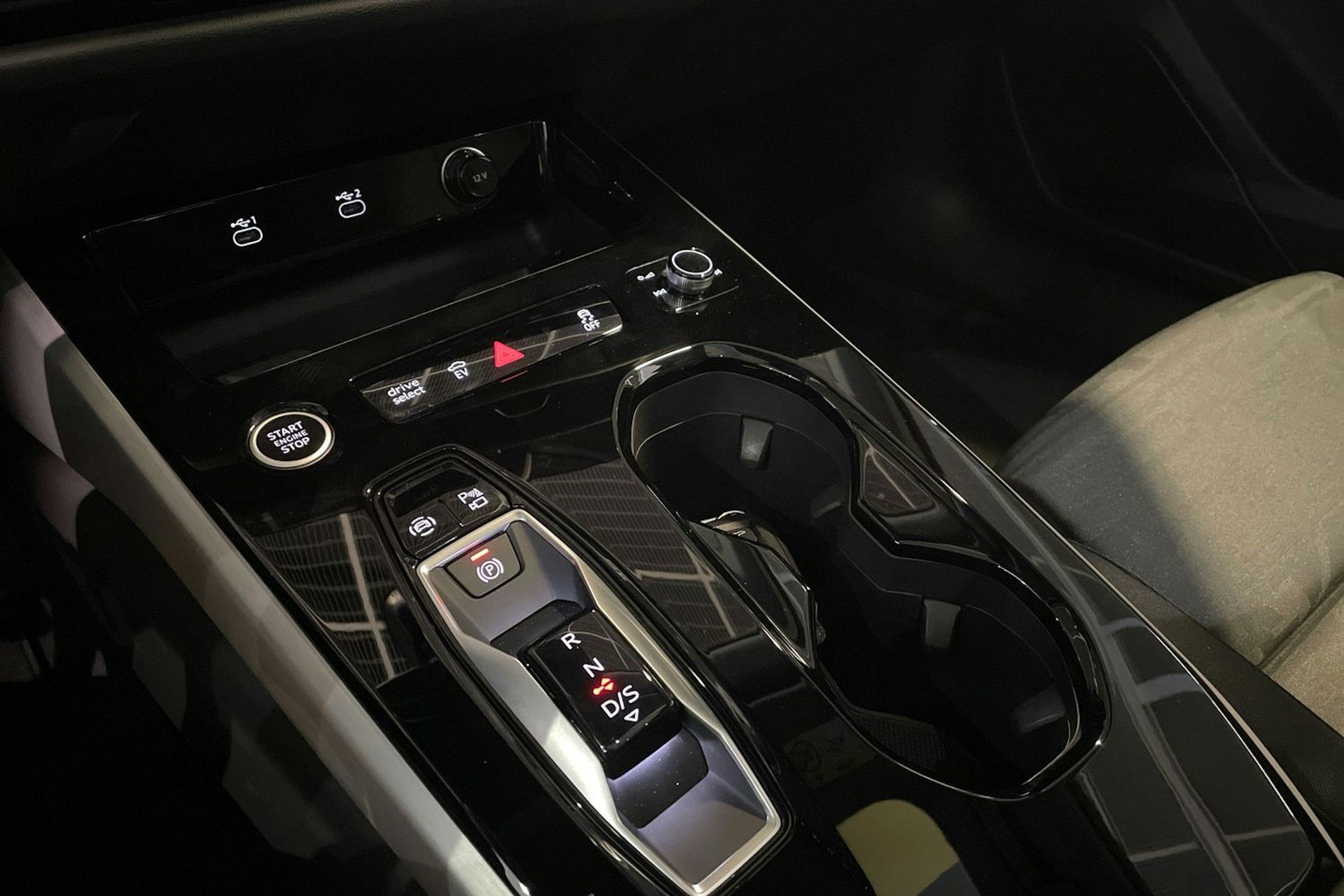 valkoinen Audi A6 2025 kuva 28.