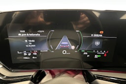 grenadine punainen Audi A6 2025 kuva 9.