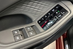 grenadine punainen Audi A6 2025 kuva 19.