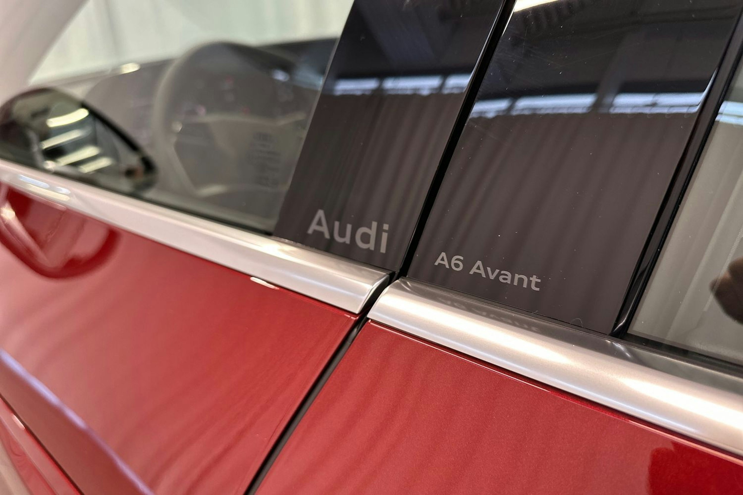 grenadine punainen Audi A6 2025 kuva 26.