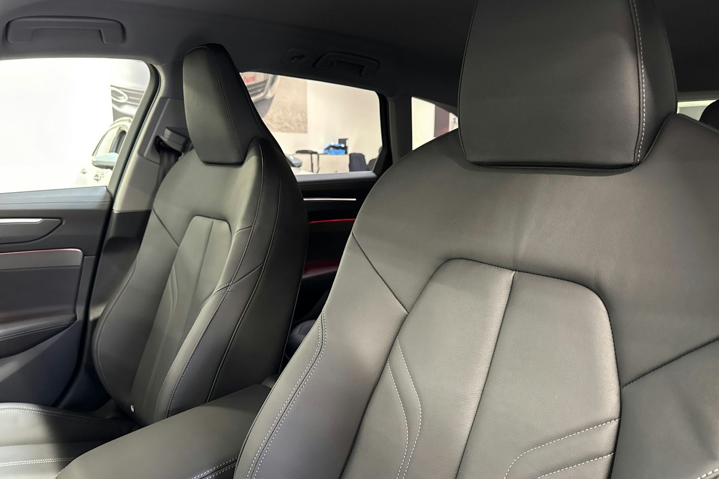 met. punainen Audi A6 2025 kuva 15.