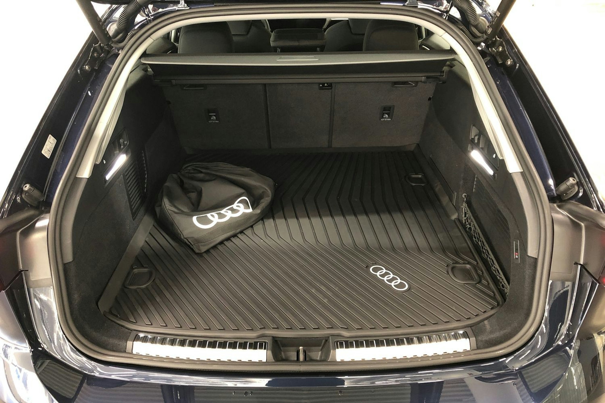 met. sininen Audi A6 2025 kuva 11.