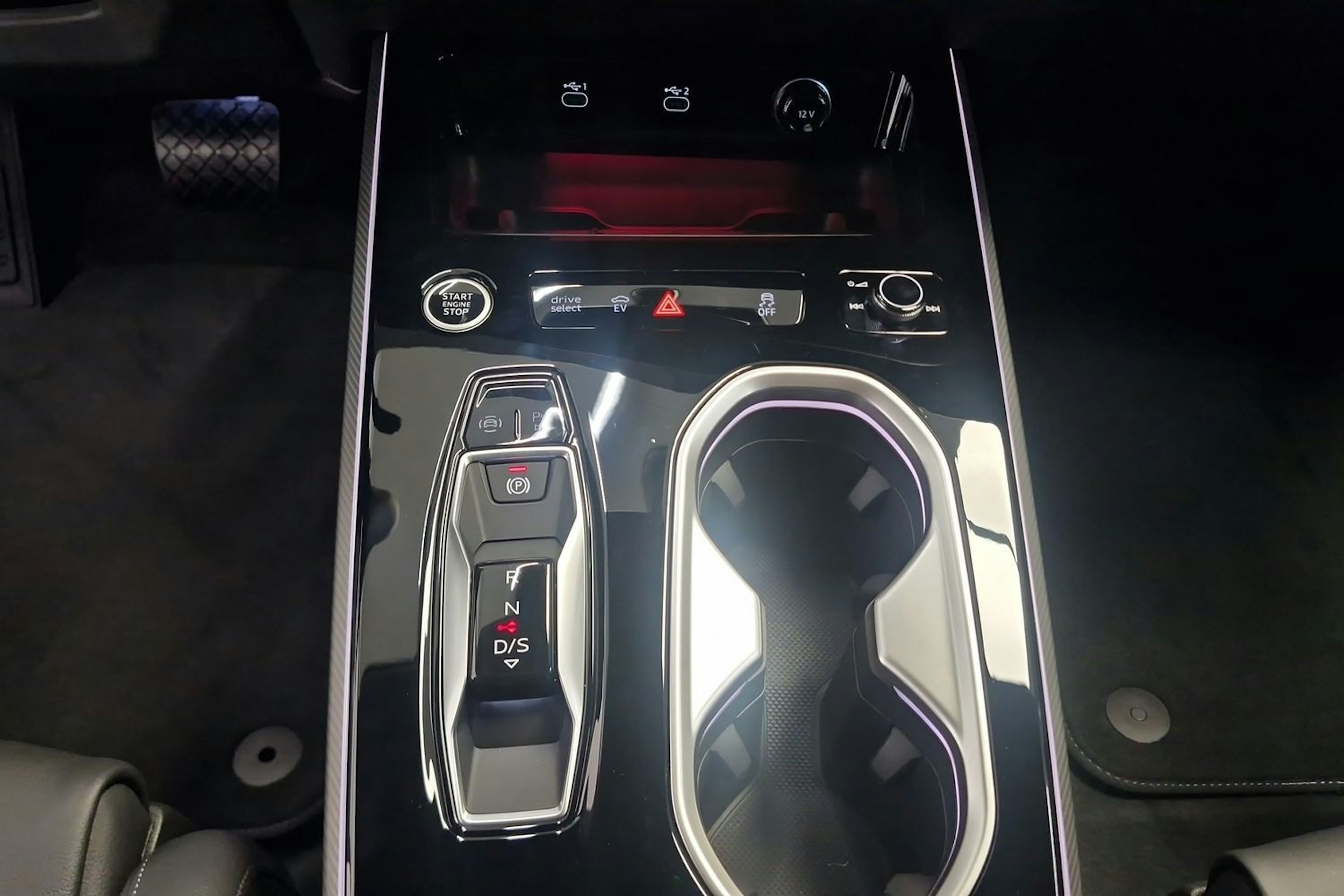 mythos musta Audi A6 2025 kuva 8.