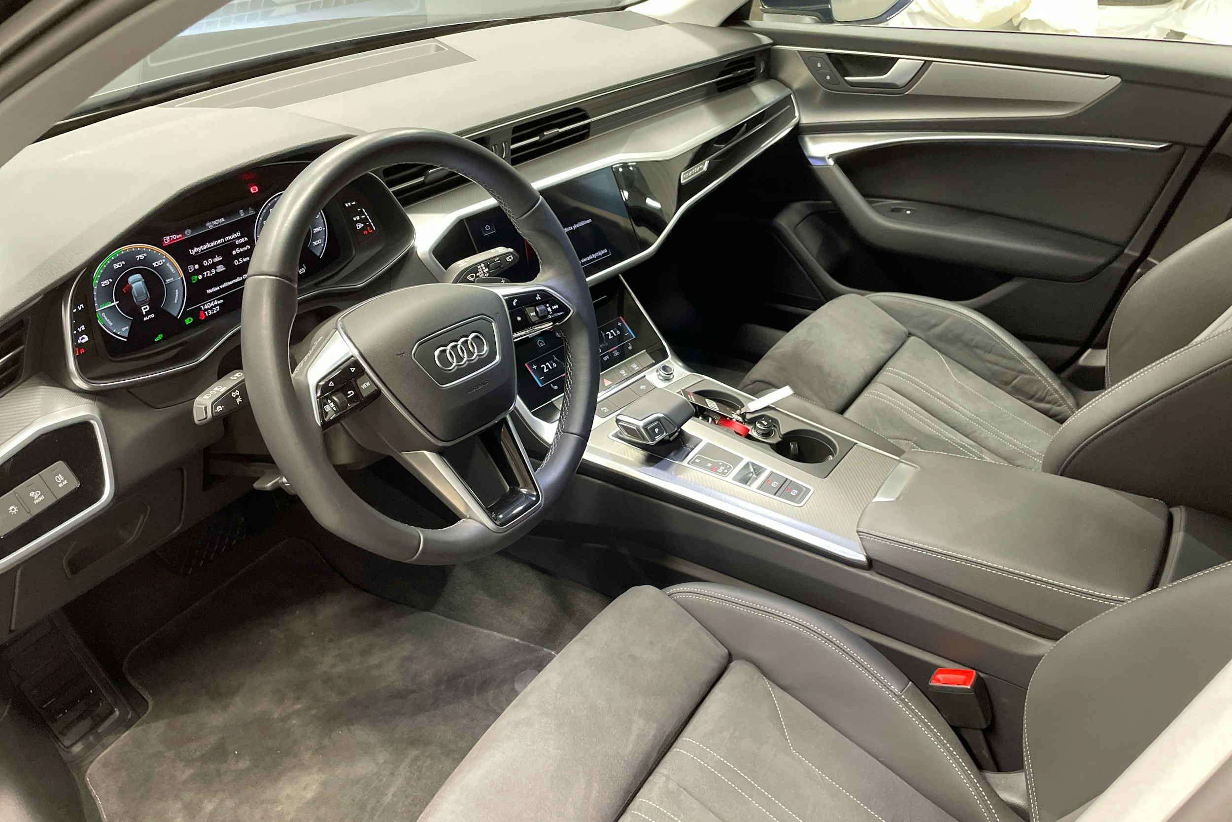 sininen Audi A6 2025 kuva 6.