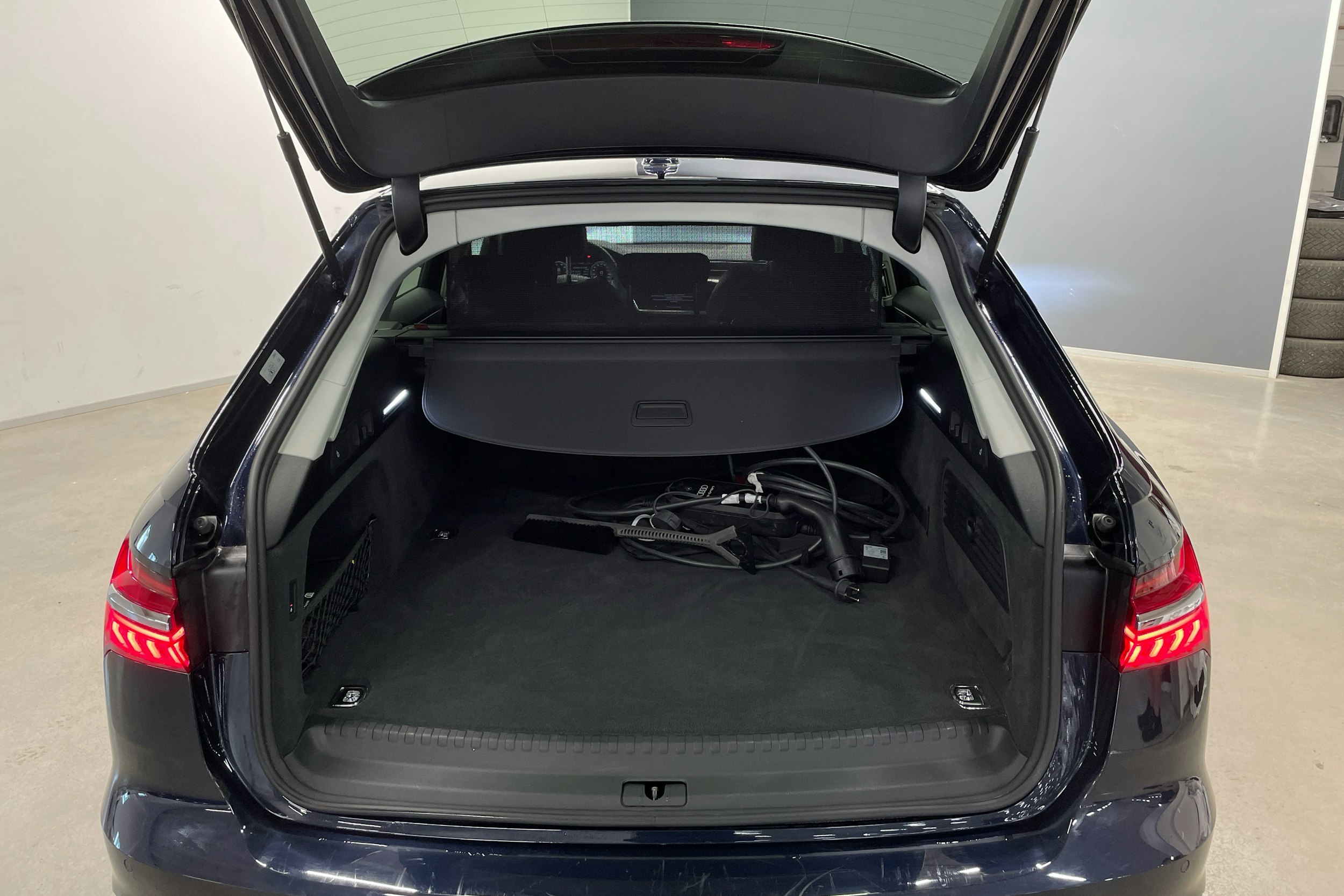 sininen Audi A6 2025 kuva 11.