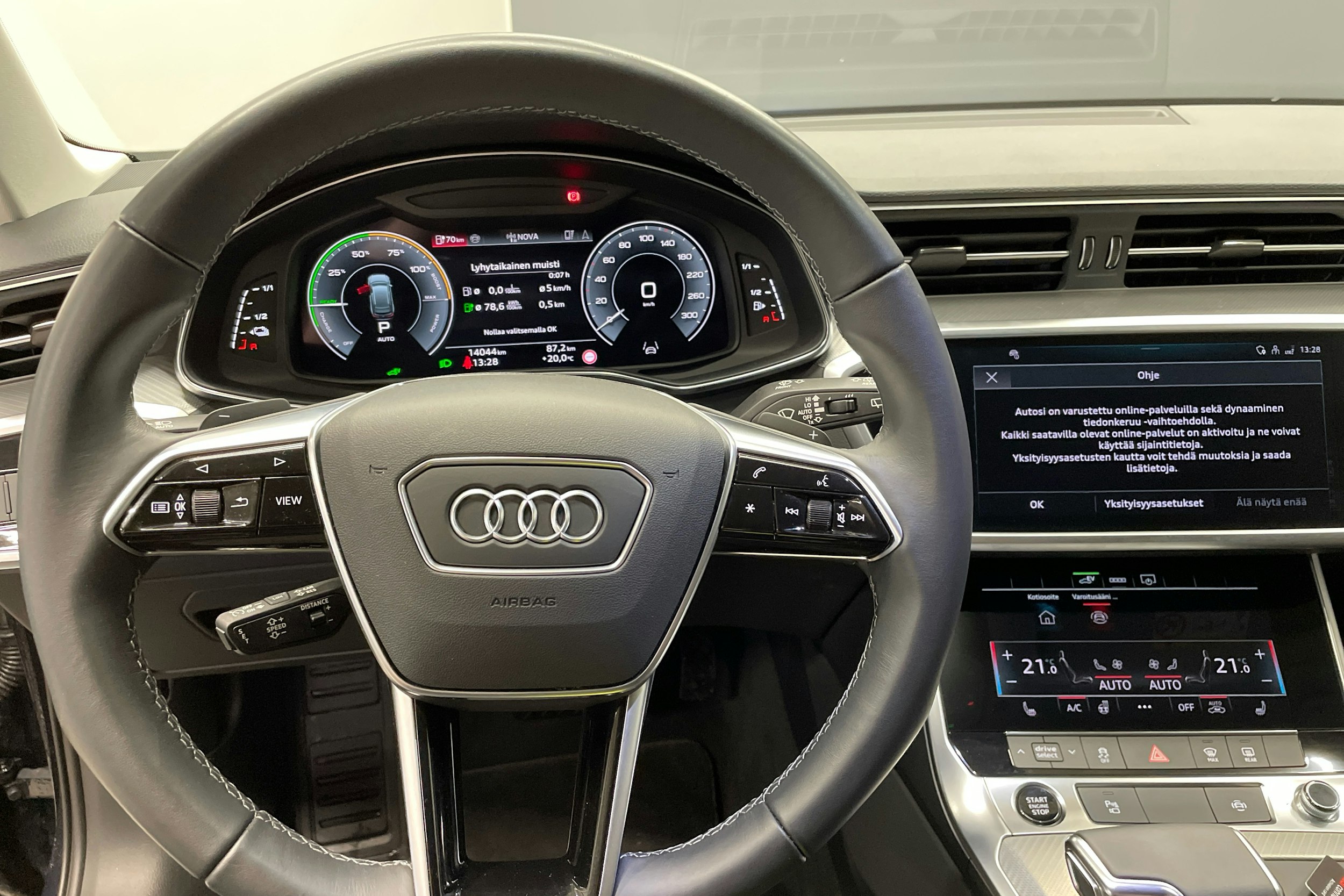 sininen Audi A6 2025 kuva 14.