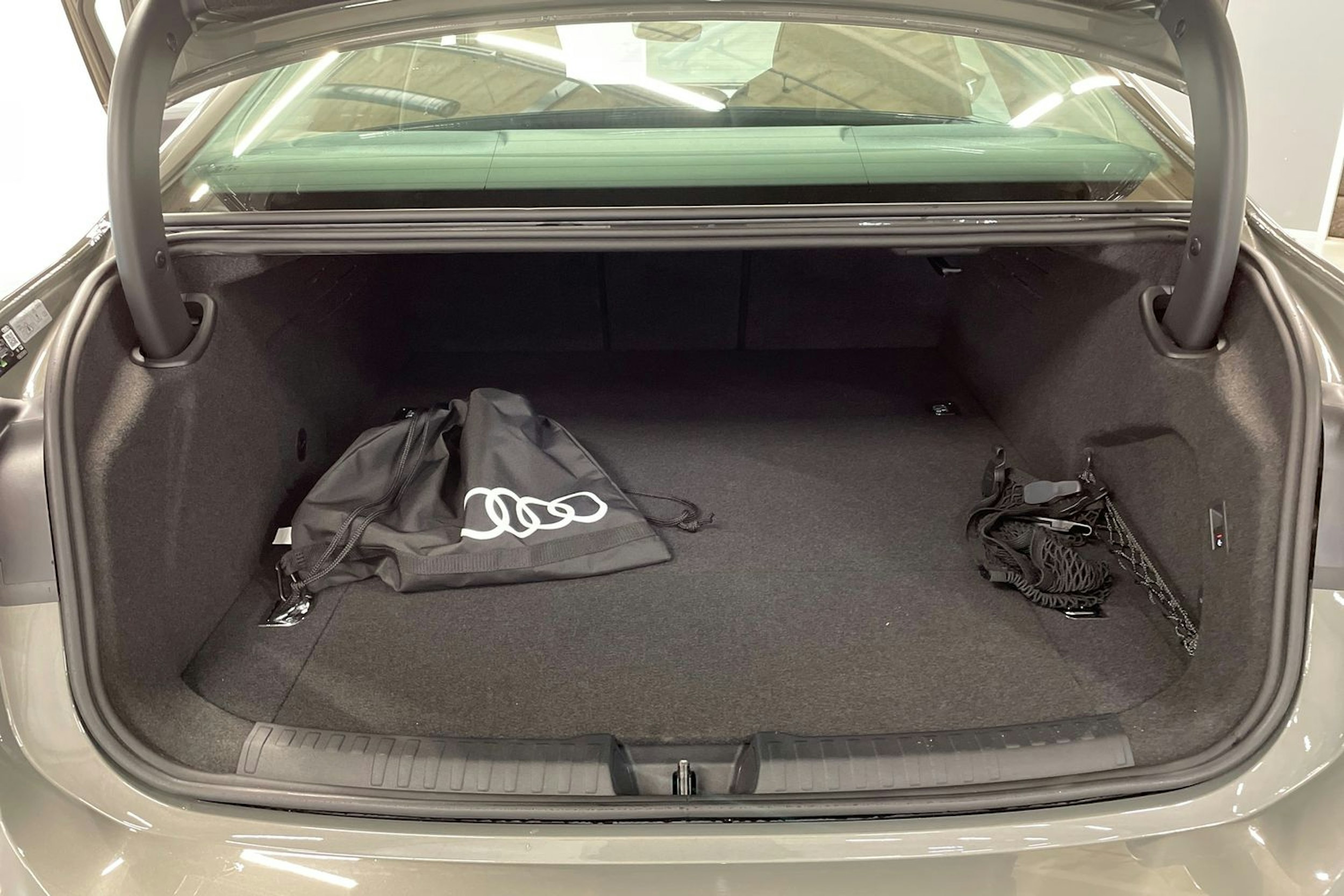 harmaa Audi A6 2025 kuva 16.