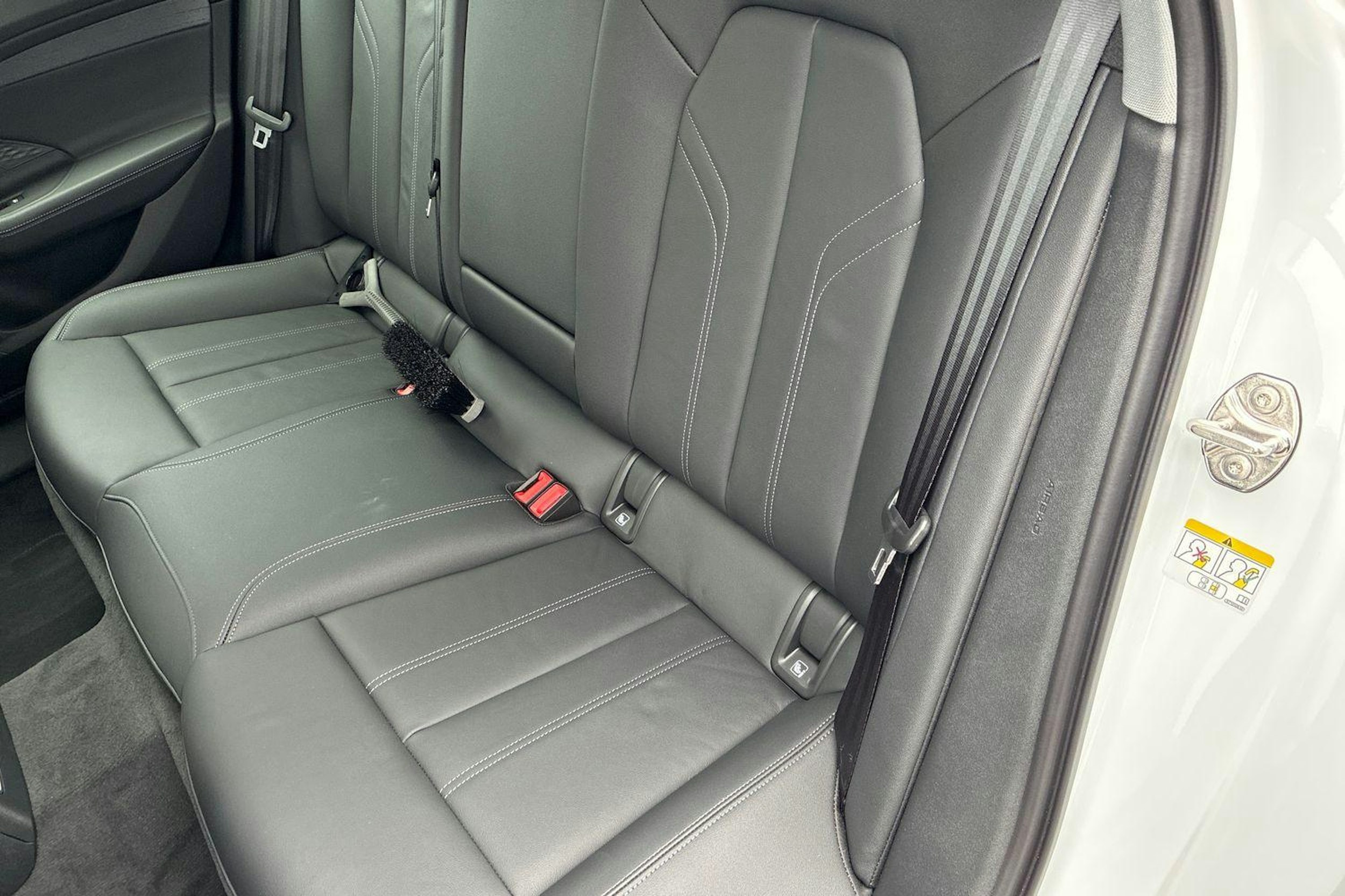 valkoinen Audi A6 2025 kuva 8.