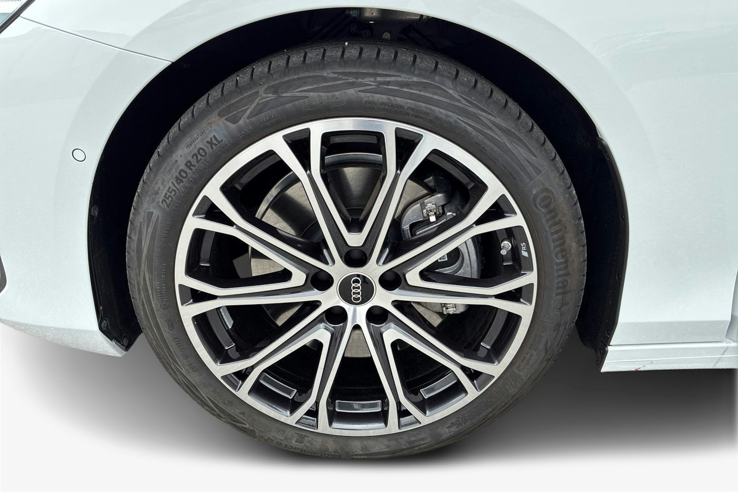 valkoinen Audi A6 2025 kuva 9.