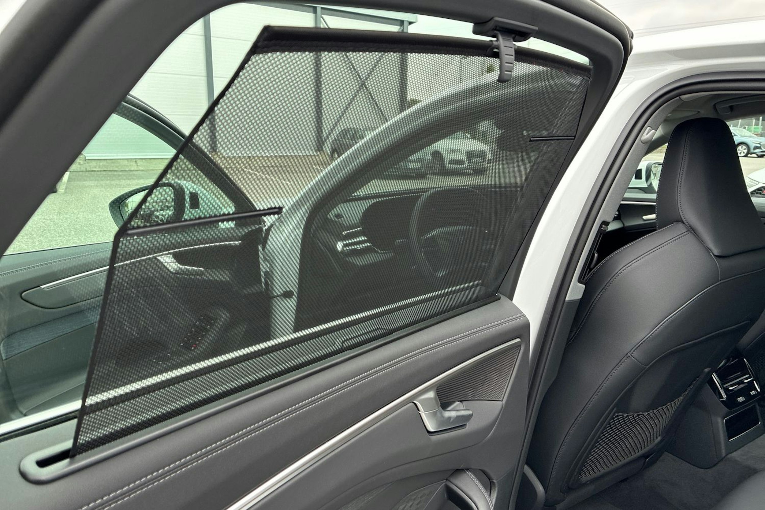 valkoinen Audi A6 2025 kuva 11.