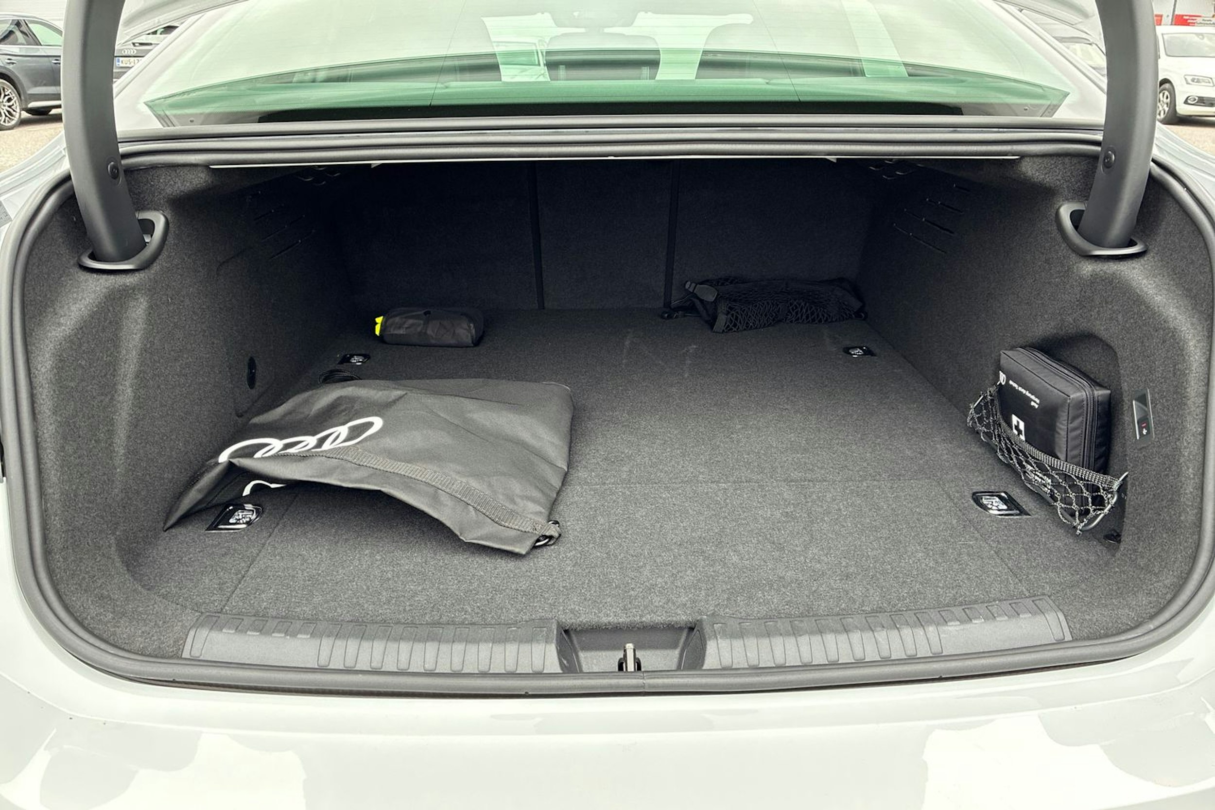 valkoinen Audi A6 2025 kuva 13.