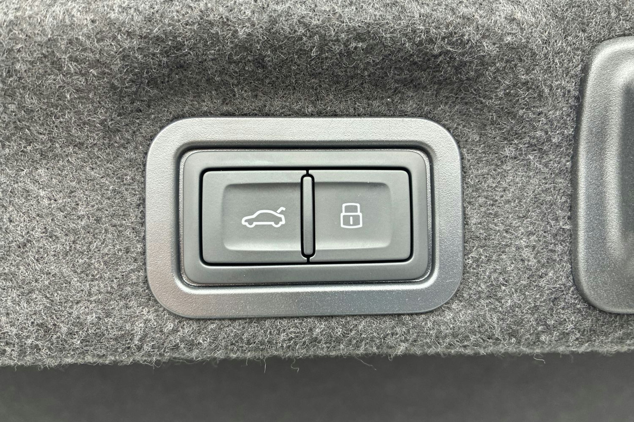valkoinen Audi A6 2025 kuva 14.