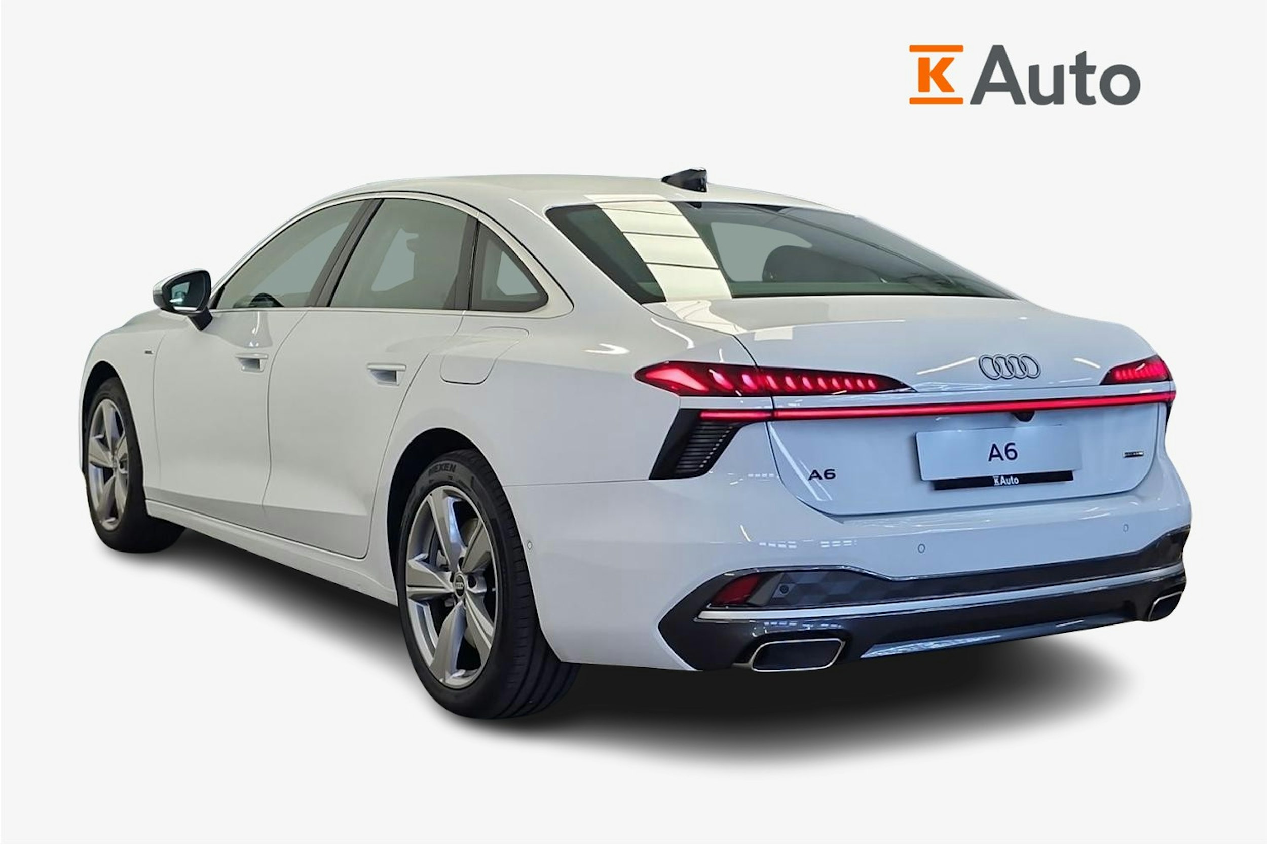 jäätikön valkoinen Audi A6 2025 kuva 6.