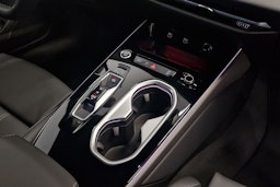 jäätikön valkoinen Audi A6 2025 kuva 8.