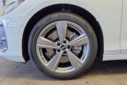 jäätikön valkoinen Audi A6 2025 kuva 17.