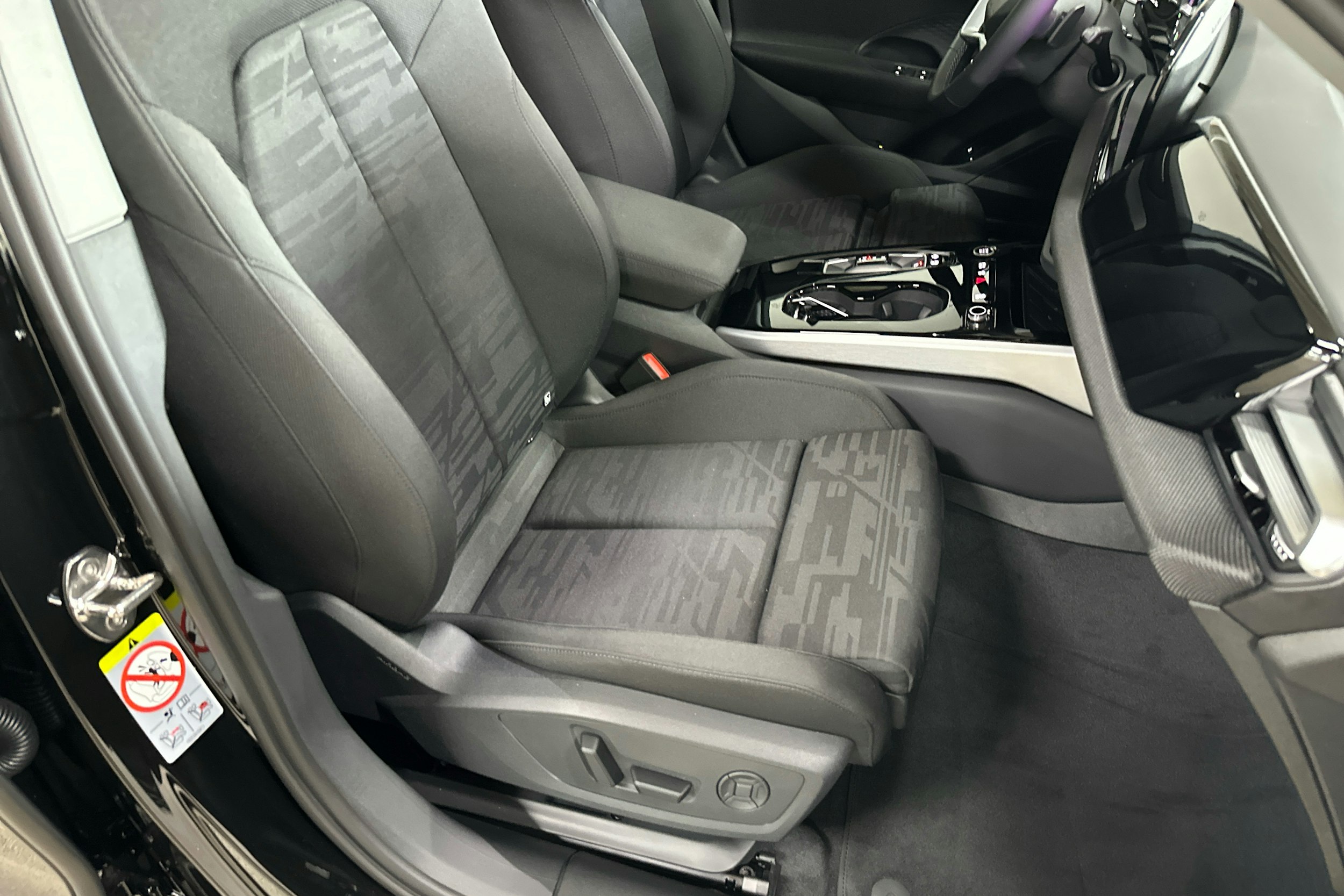 met. musta Audi A6 2025 kuva 14.