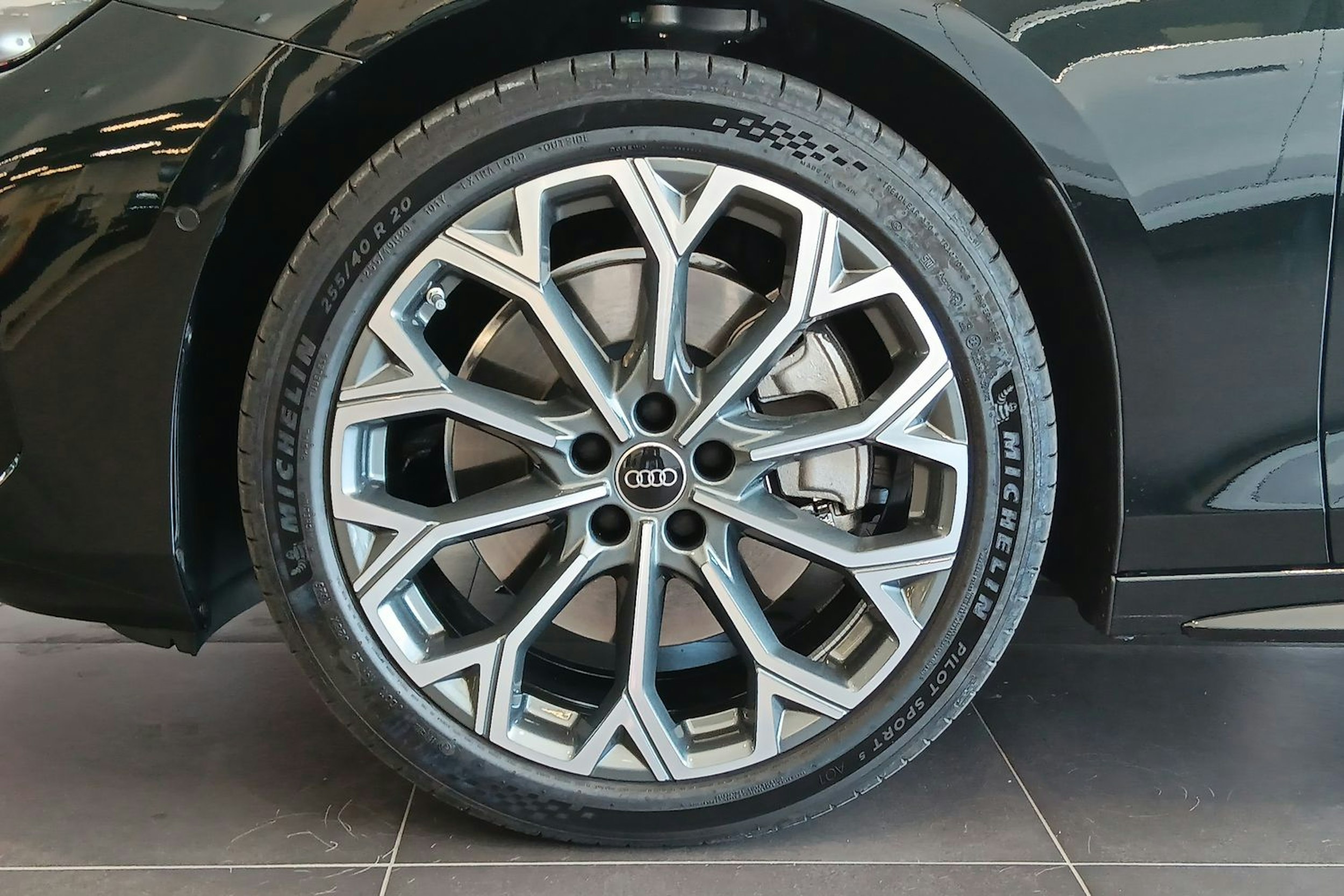 midnight vihreä Audi A6 2025 kuva 21.