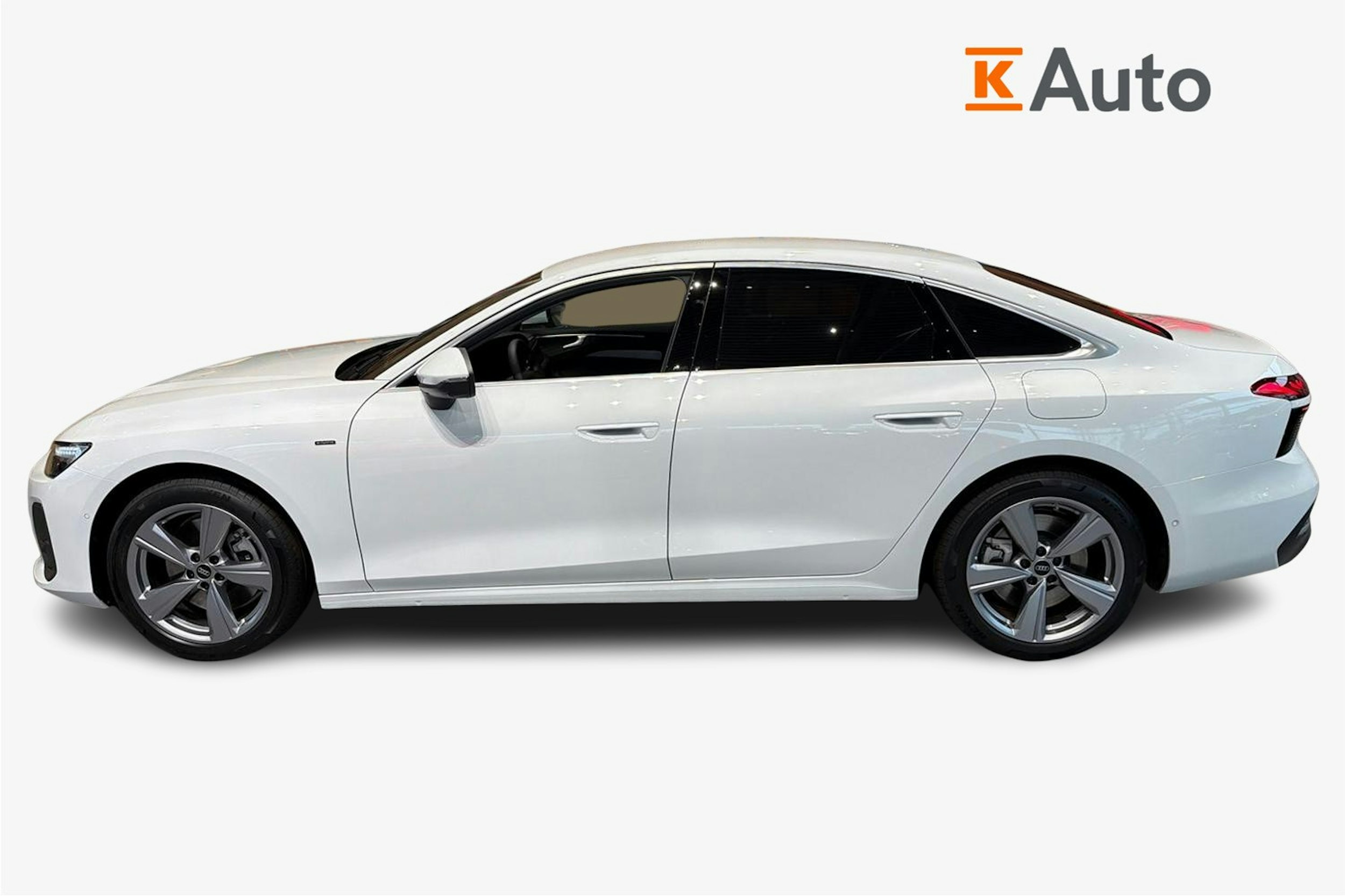 valkoinen Audi A6 2025 kuva 5.