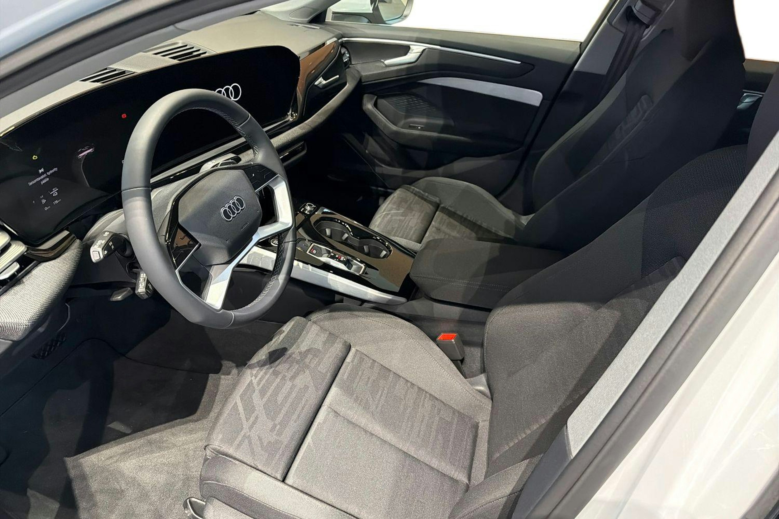 valkoinen Audi A6 2025 kuva 6.