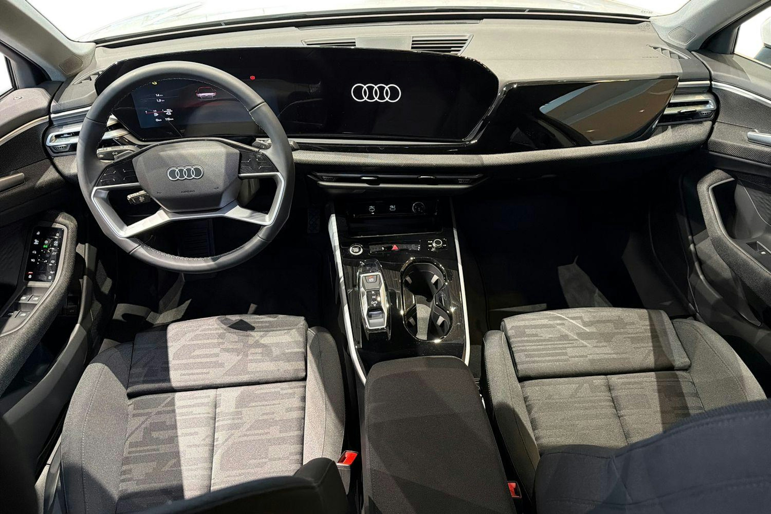 valkoinen Audi A6 2025 kuva 7.