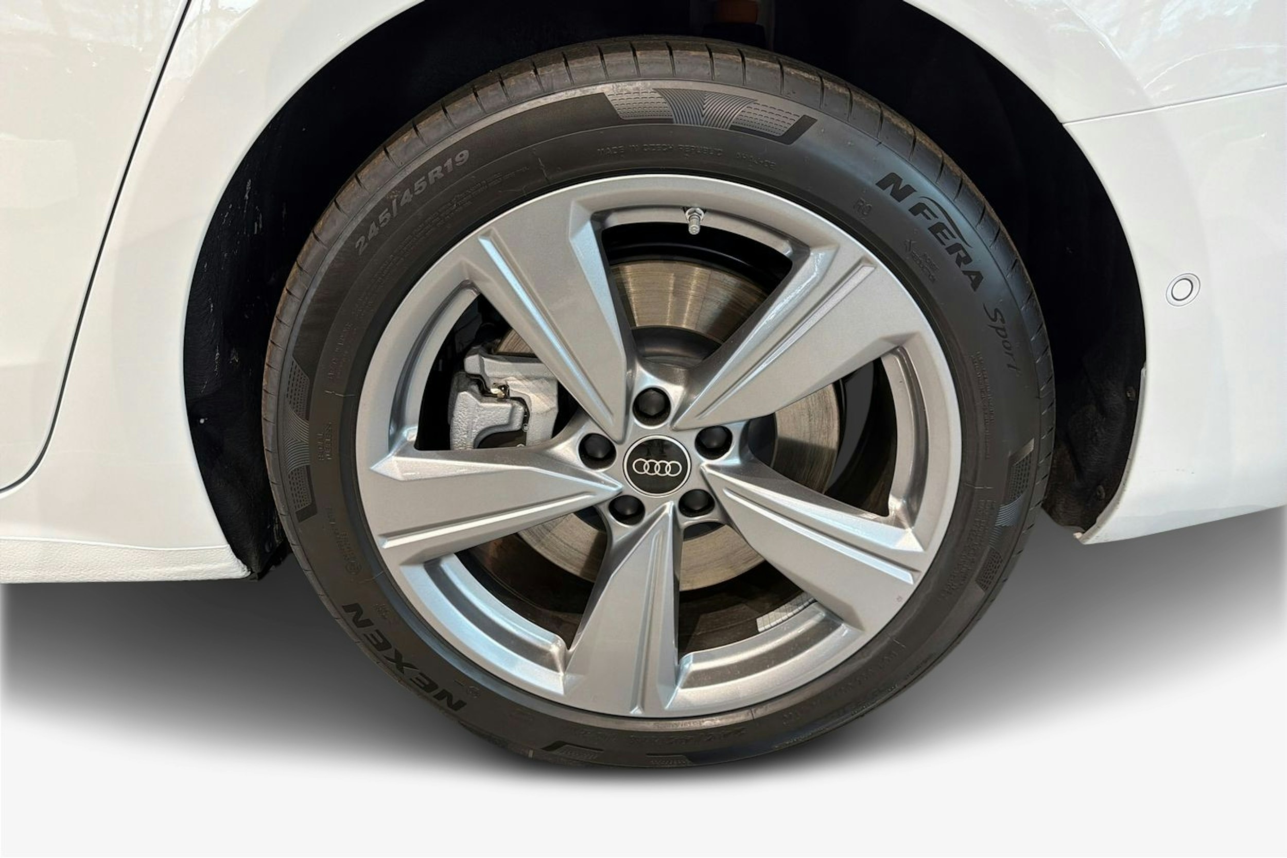 valkoinen Audi A6 2025 kuva 9.