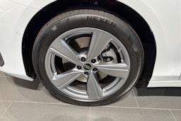 valkoinen Audi A6 2025 kuva 10.