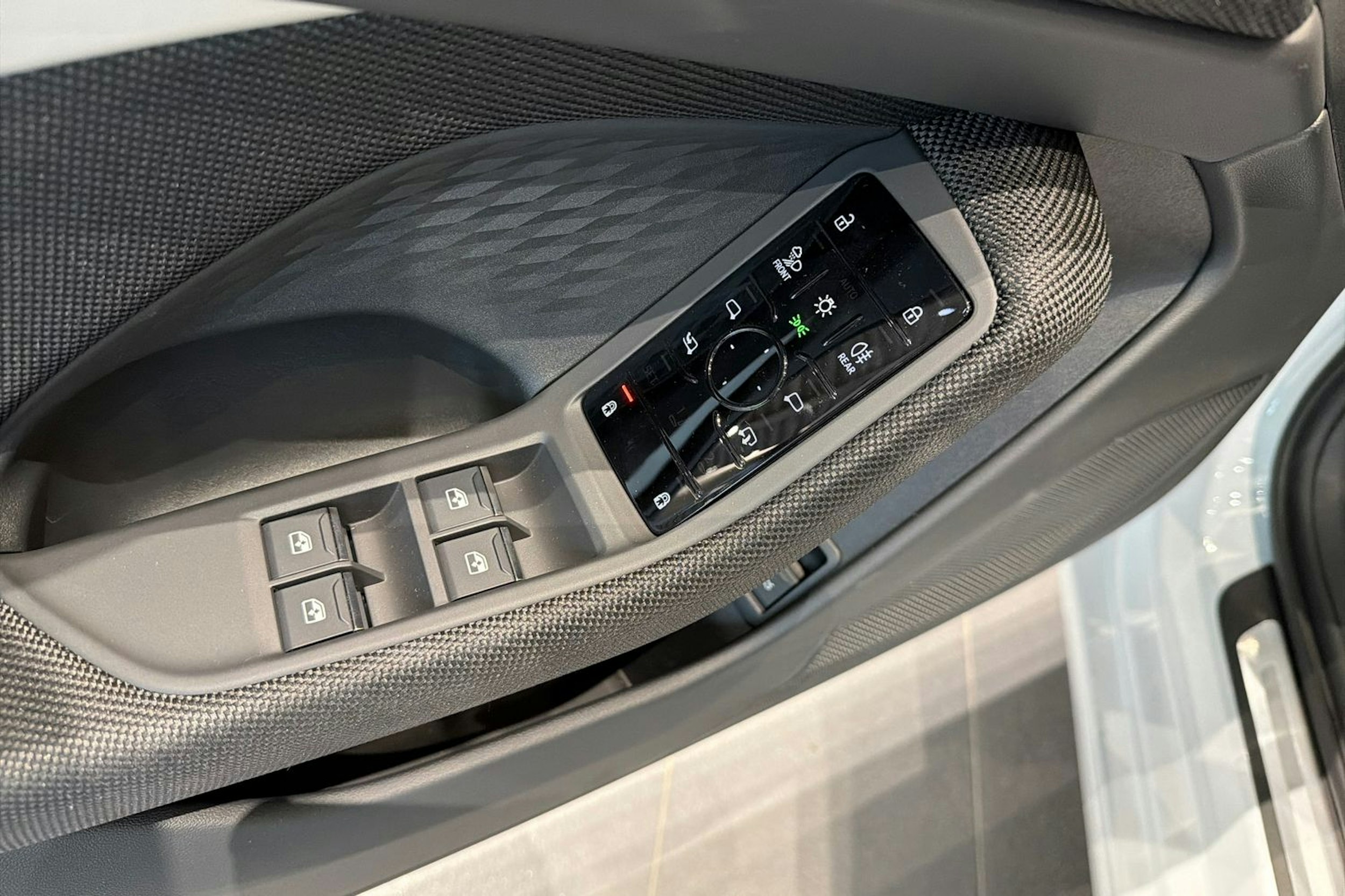 valkoinen Audi A6 2025 kuva 12.