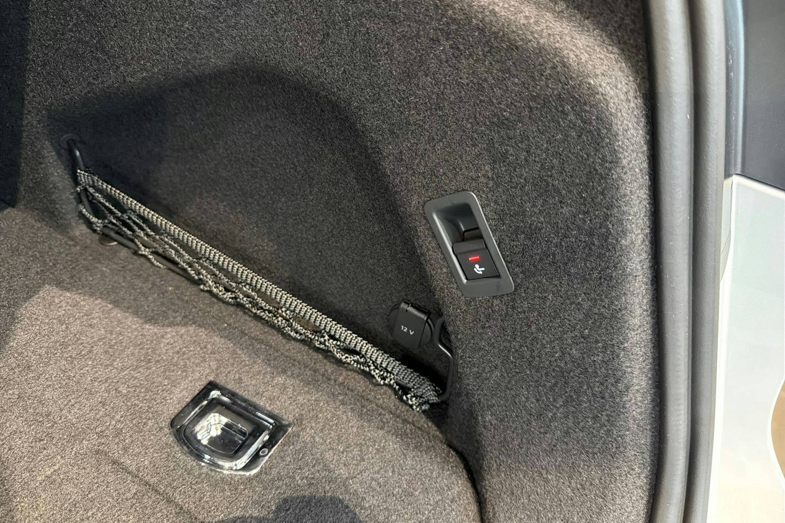 valkoinen Audi A6 2025 kuva 16.