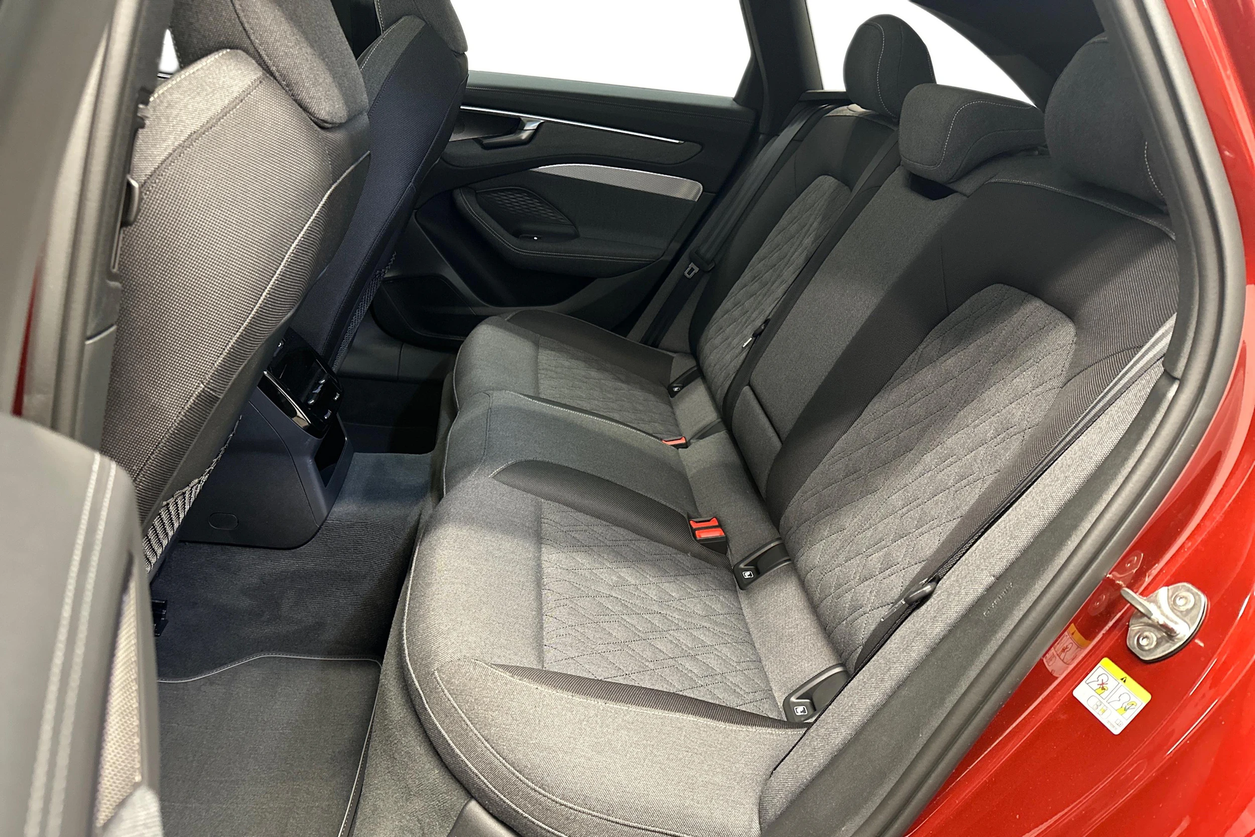 met. punainen Audi A6 2026 kuva 8.