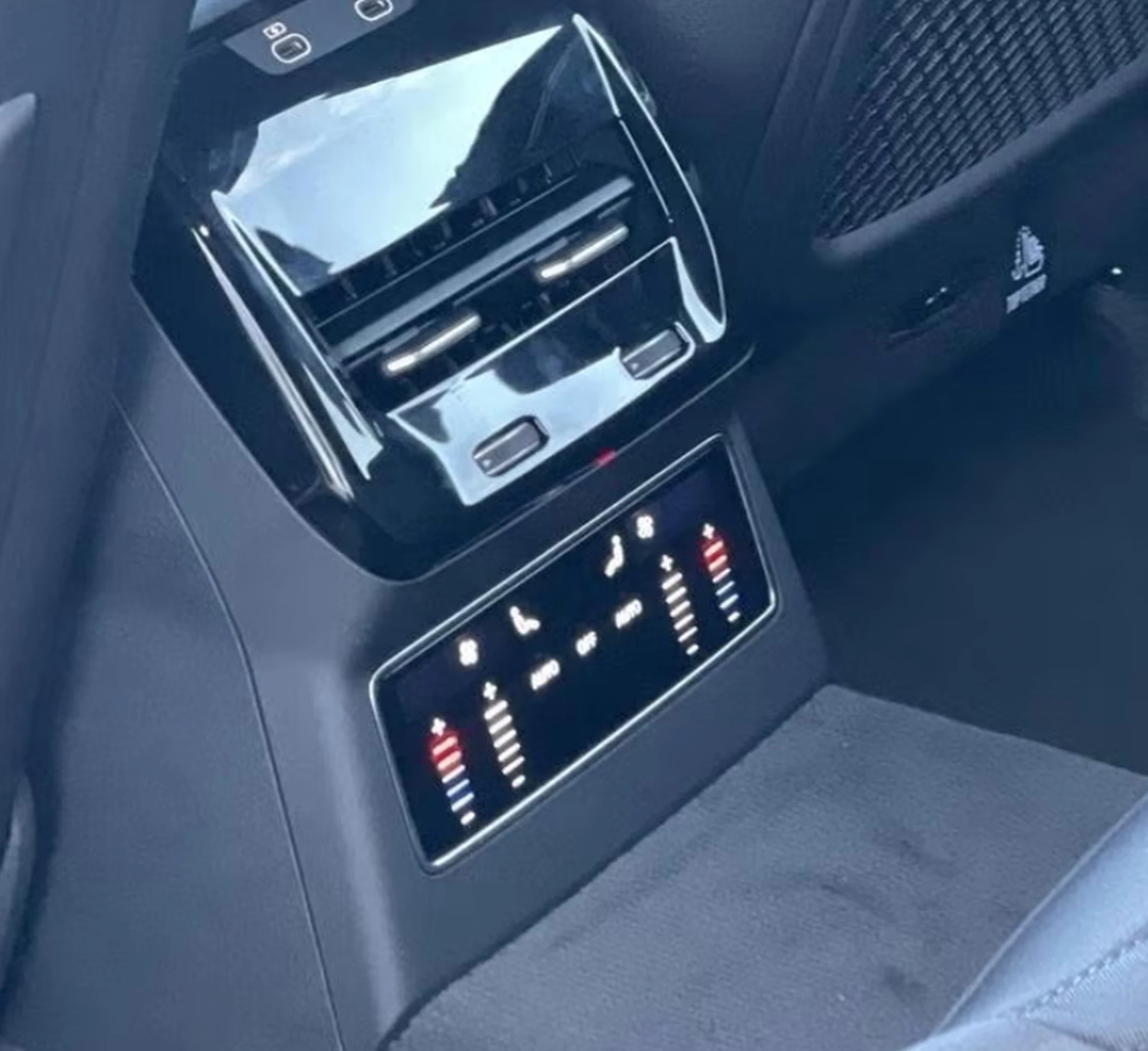 valkoinen Audi A6 2026 kuva 10.