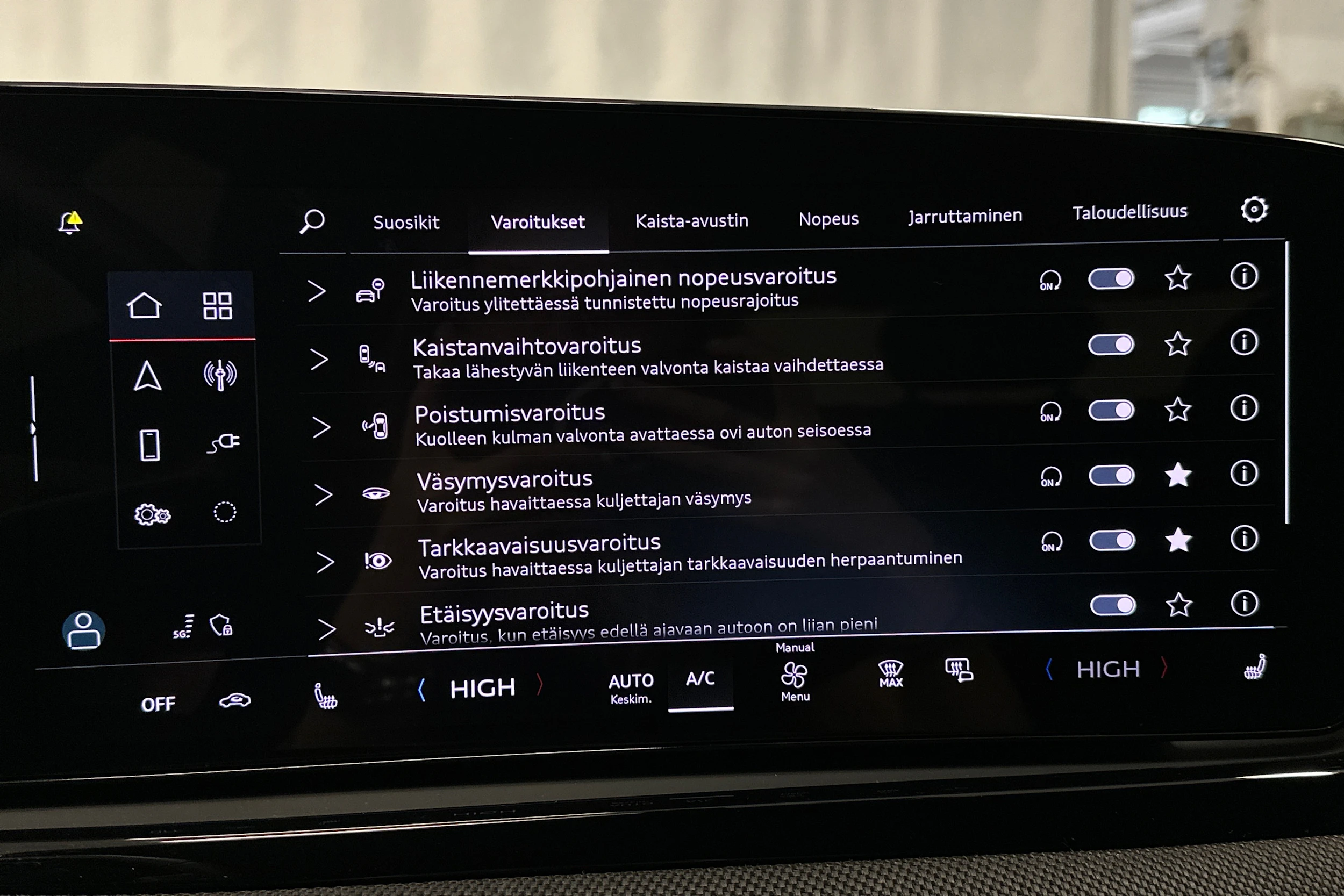 valkoinen Audi A6 2026 kuva 24.
