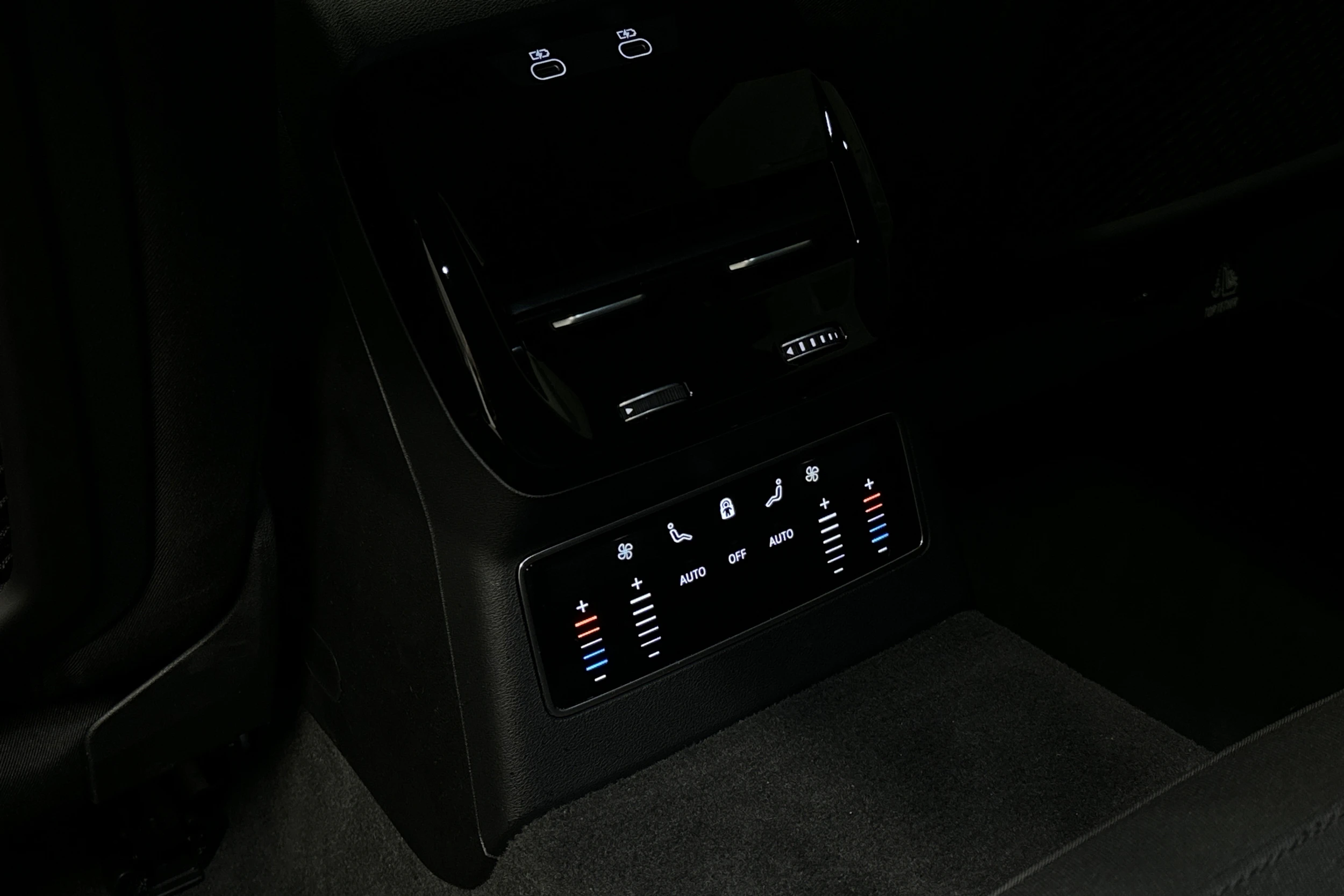valkoinen Audi A6 2026 kuva 36.
