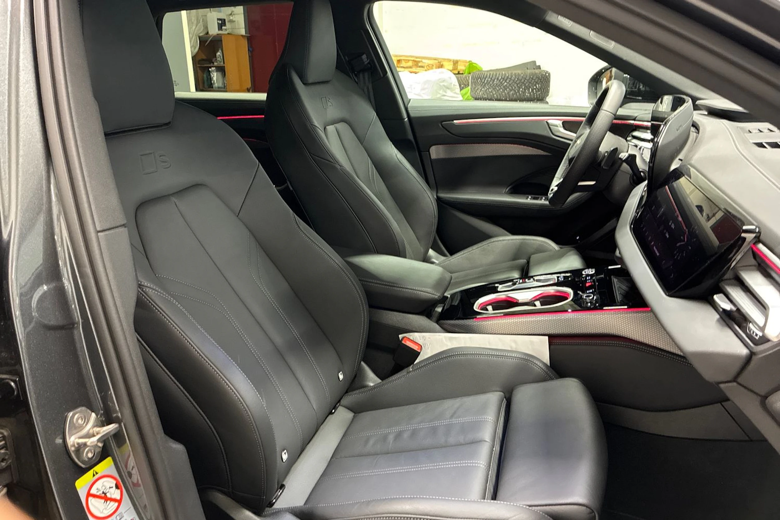 met. harmaa Audi A6 2026 kuva 30.