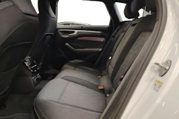 valkoinen Audi A6 2026 kuva 8.