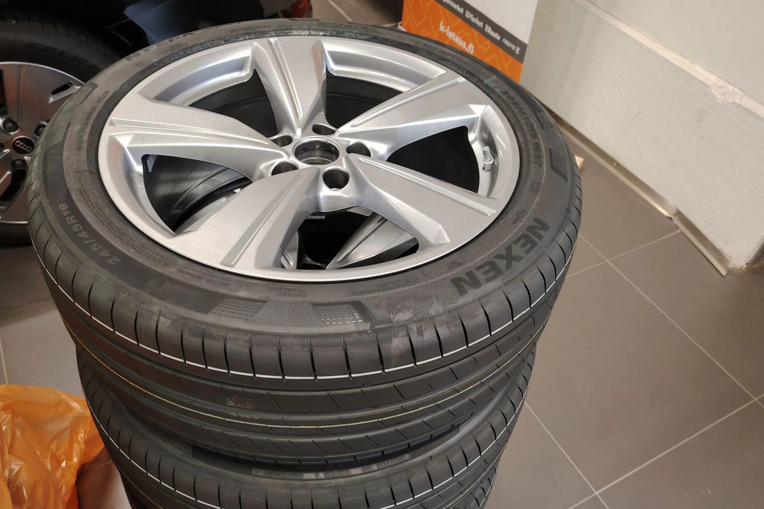 valkoinen Audi A6 2026 kuva 10.