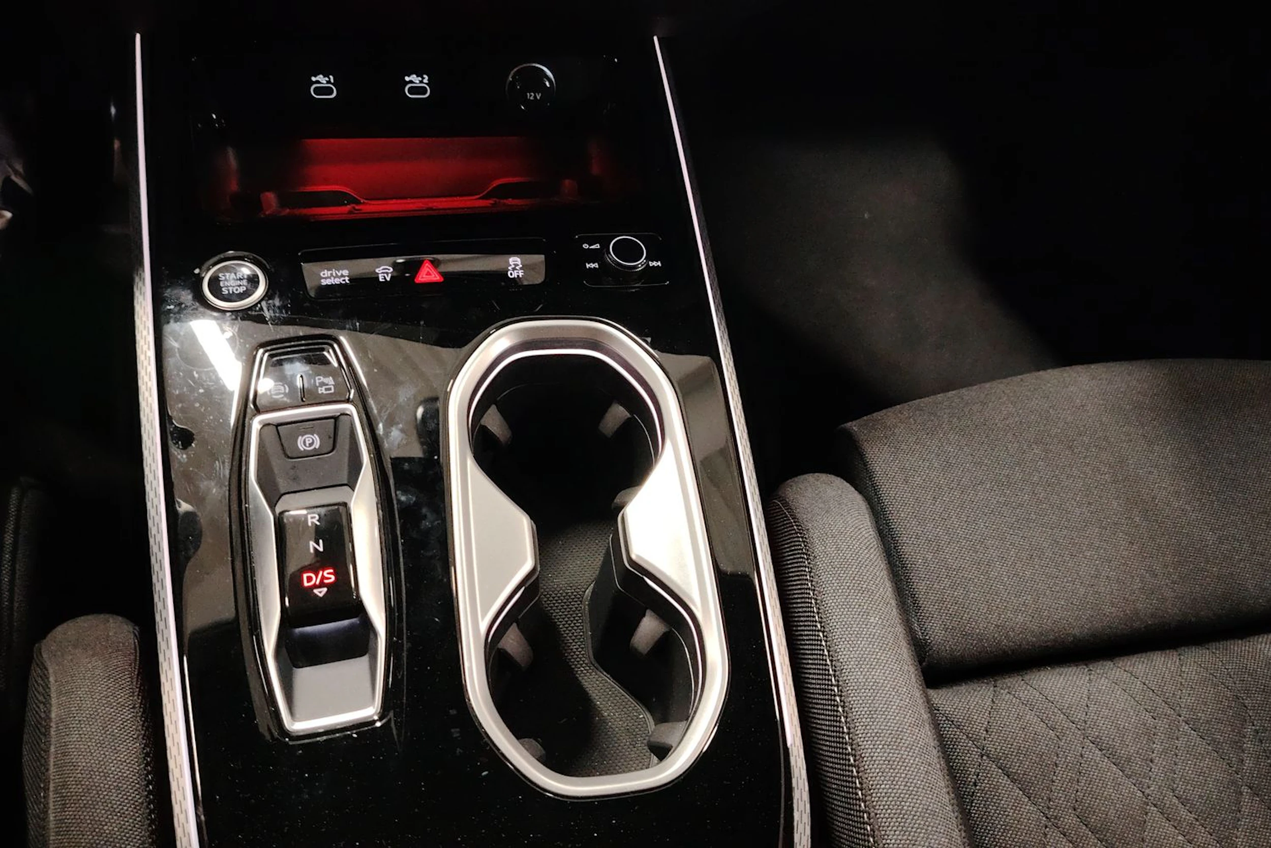 valkoinen Audi A6 2026 kuva 29.