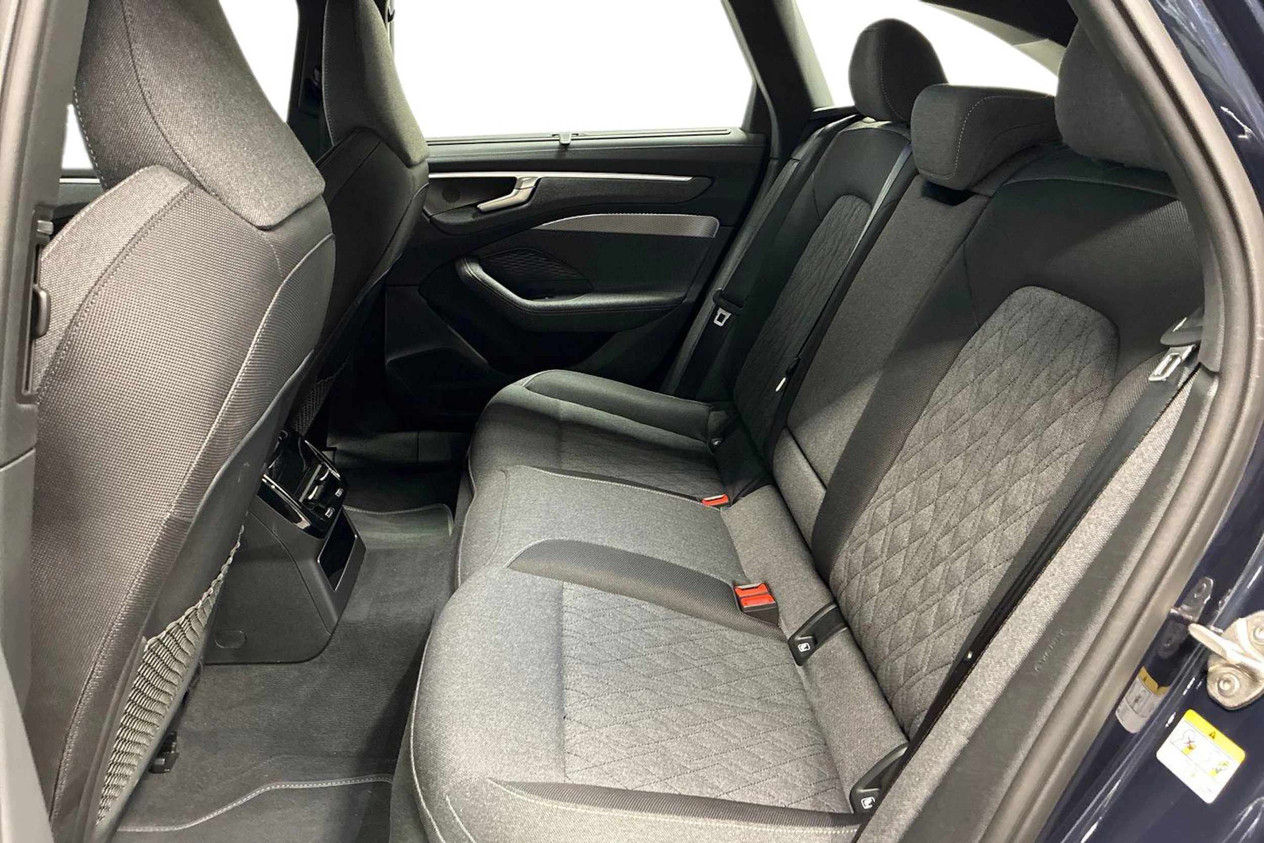 sininen Audi A6 2026 kuva 8.