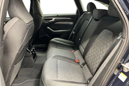 sininen Audi A6 2026 kuva 8.