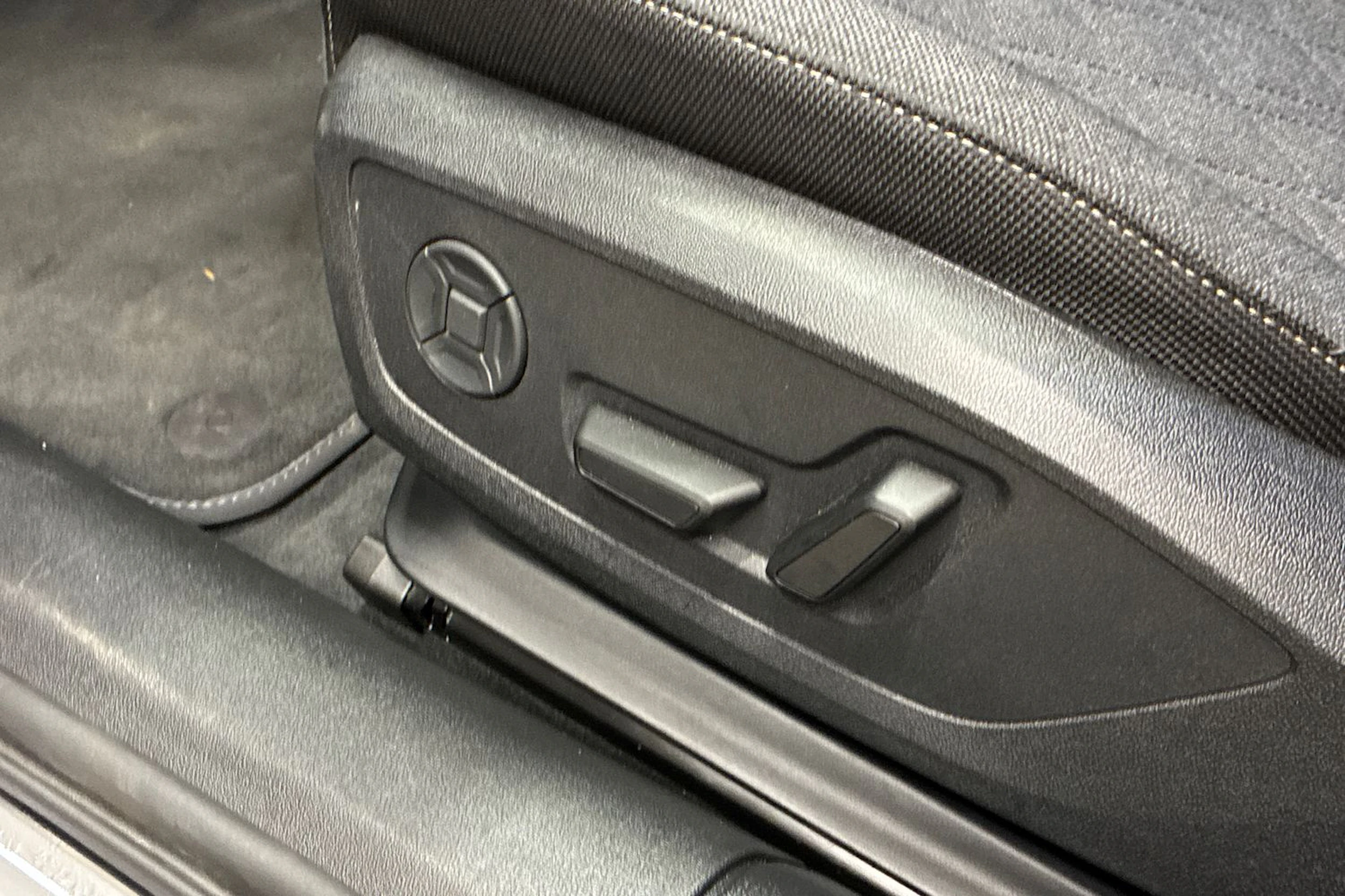 sininen Audi A6 2026 kuva 23.