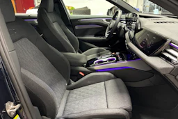 sininen Audi A6 2026 kuva 28.