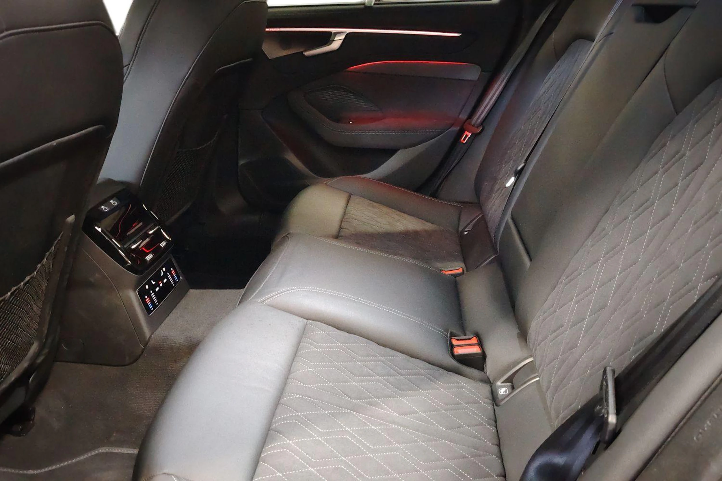 met. harmaa Audi A6 2026 kuva 8.