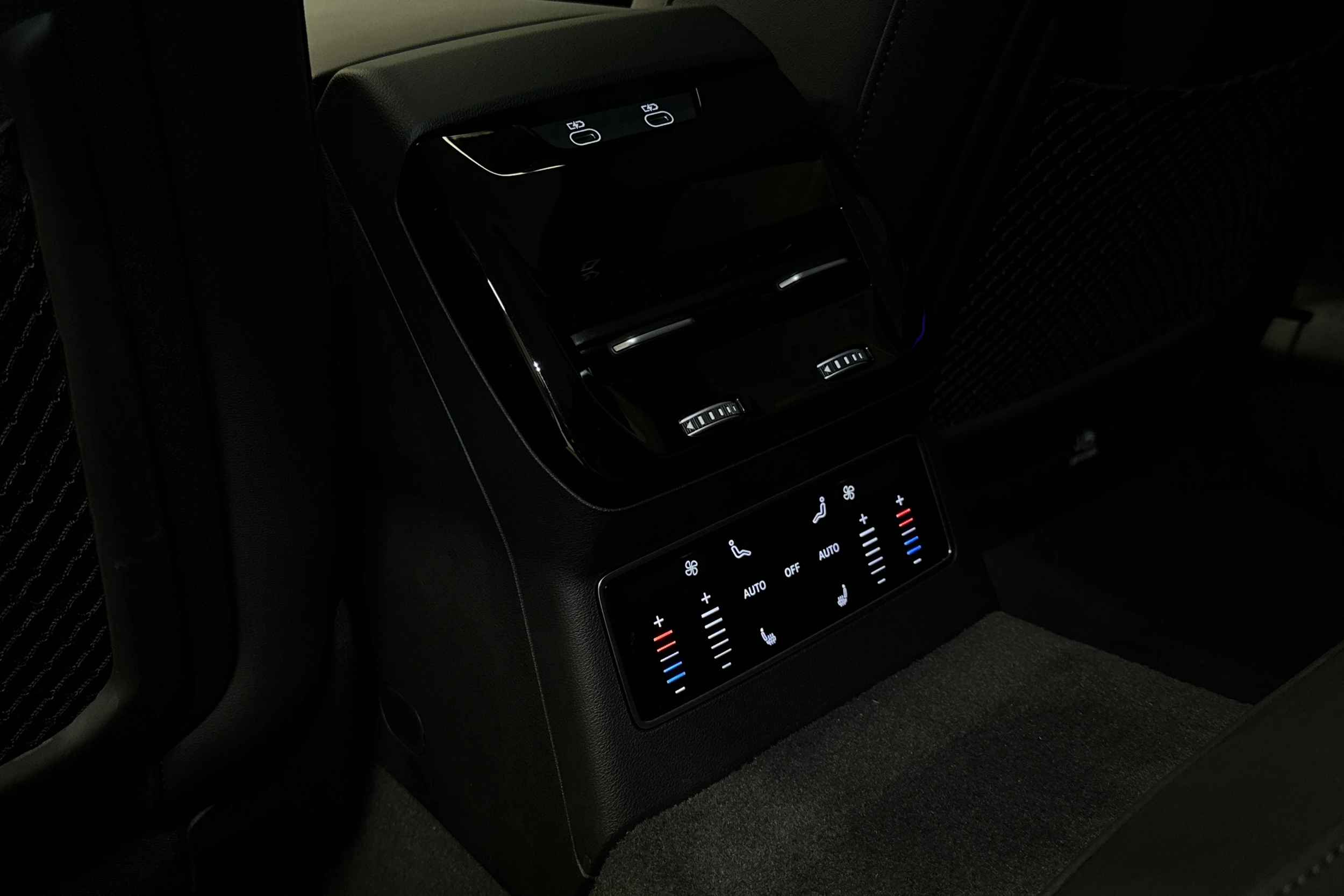 musta Audi A6 2026 kuva 35.