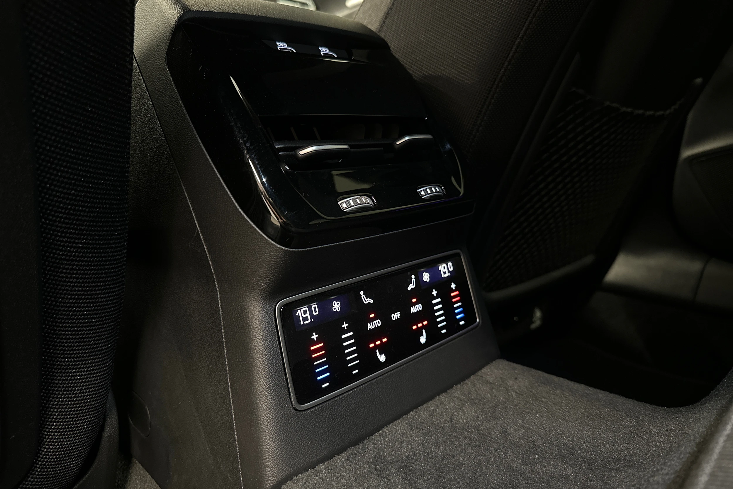 musta Audi A6 2026 kuva 25.