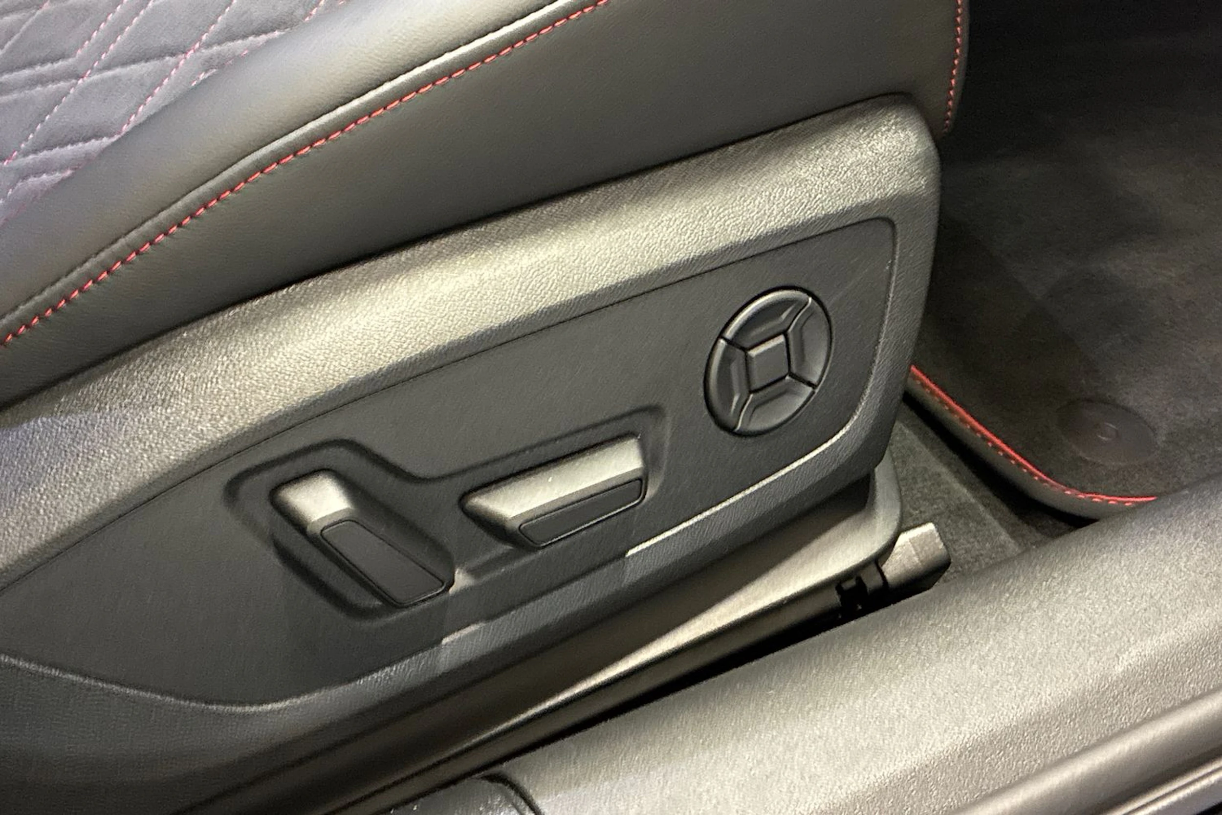 valkoinen Audi A6 2026 kuva 28.