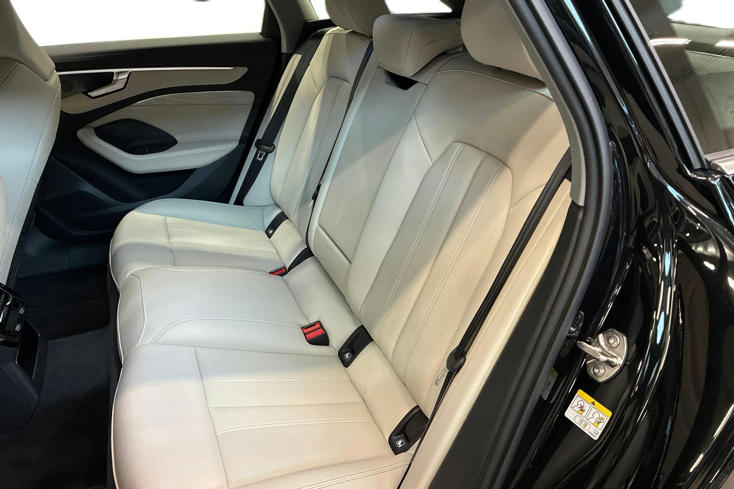 vihreä Audi A6 2026 kuva 8.